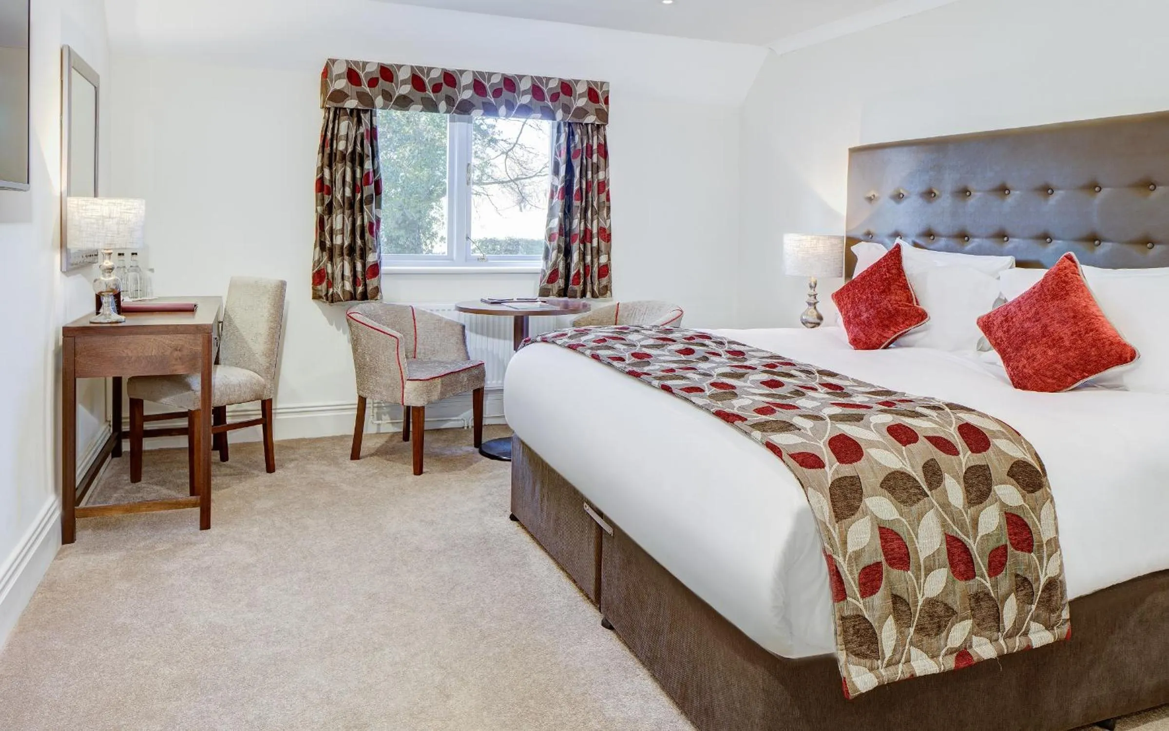Photo of the whole room, Bed in Nailcote Hall