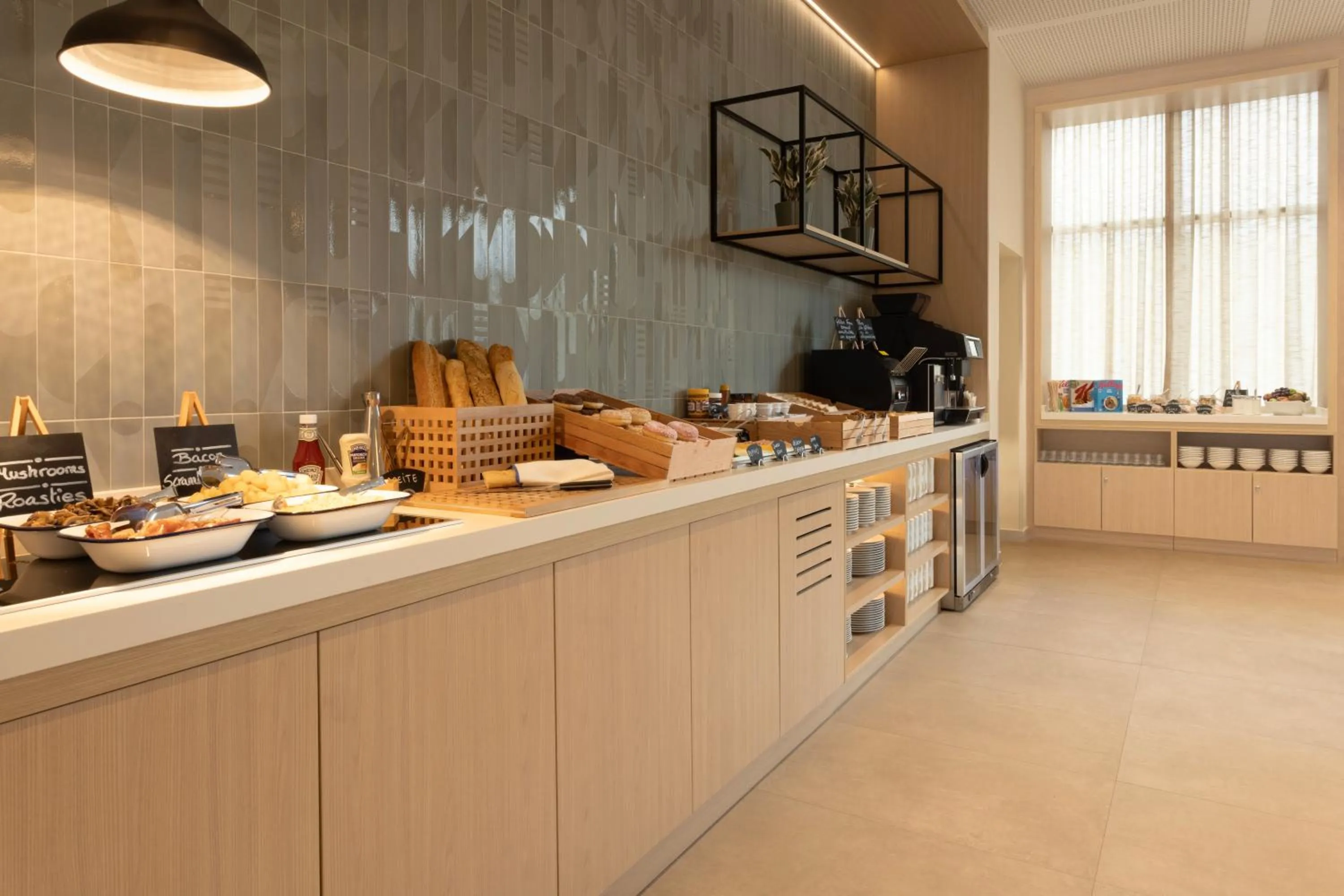 Restaurant/places to eat in Staybridge Suites & Apartments Malaga by IHG