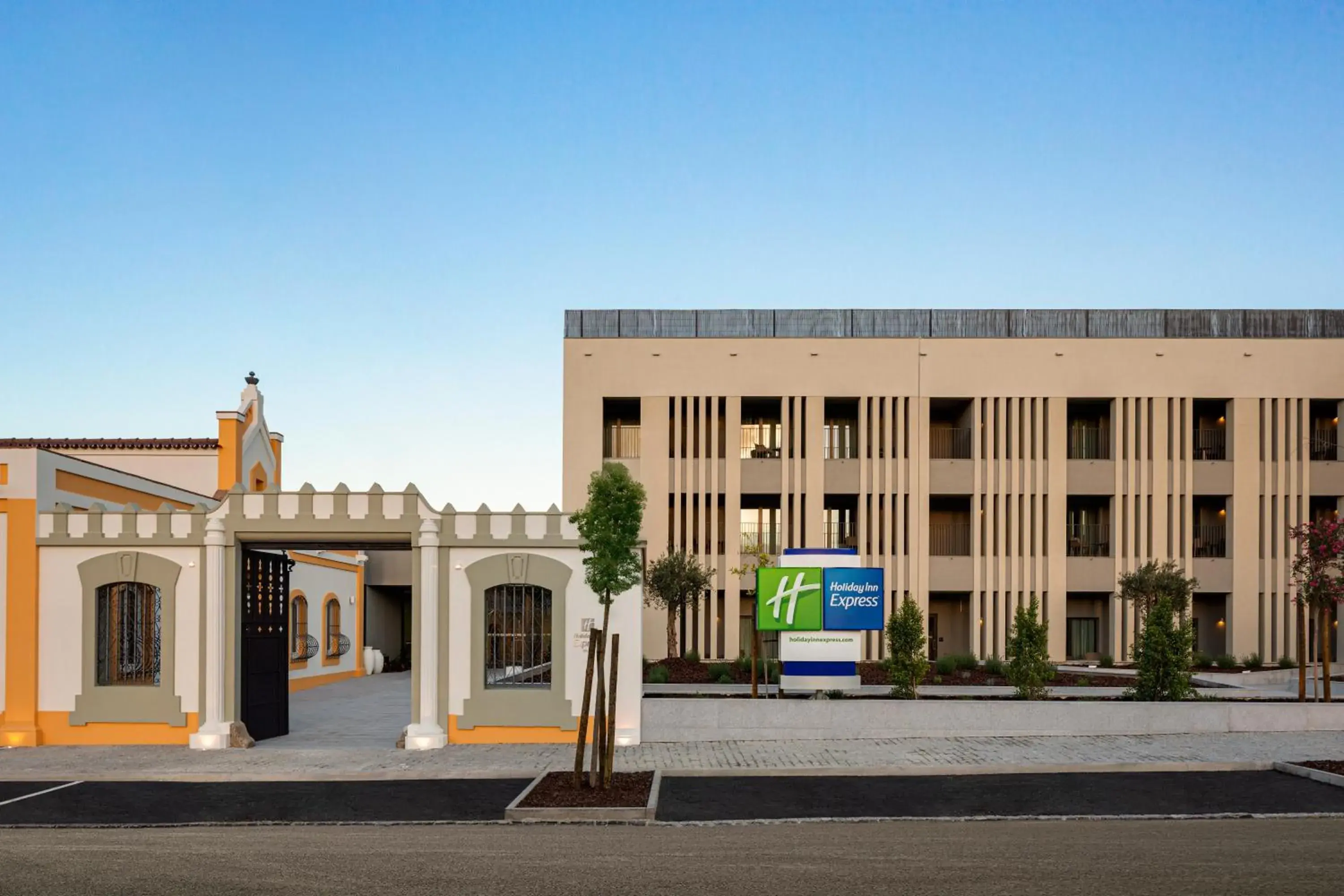 Property building in Holiday Inn Express Évora by IHG Property building in Holiday Inn Express Évora by IHG