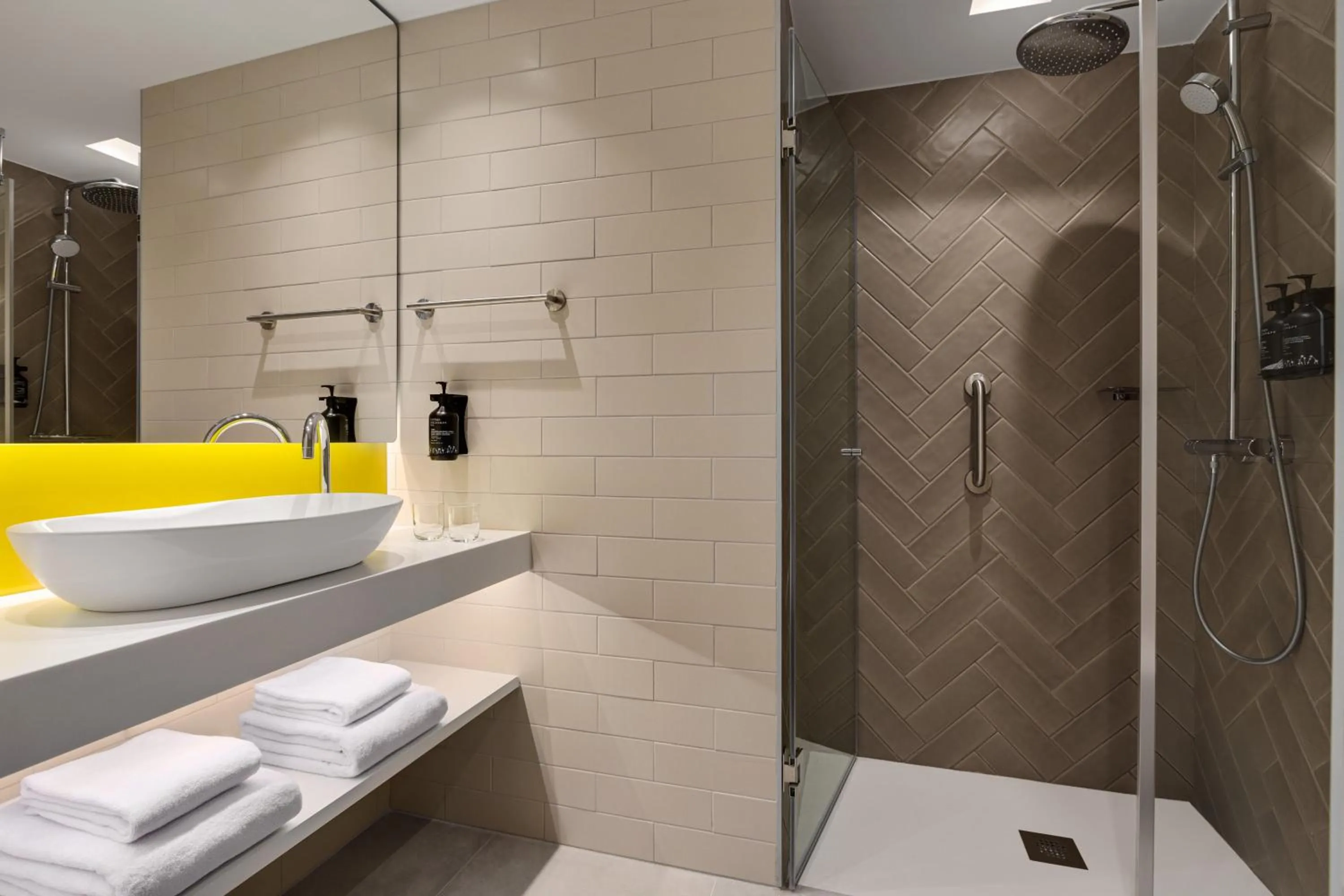 Bathroom in Holiday Inn Express Évora by IHG