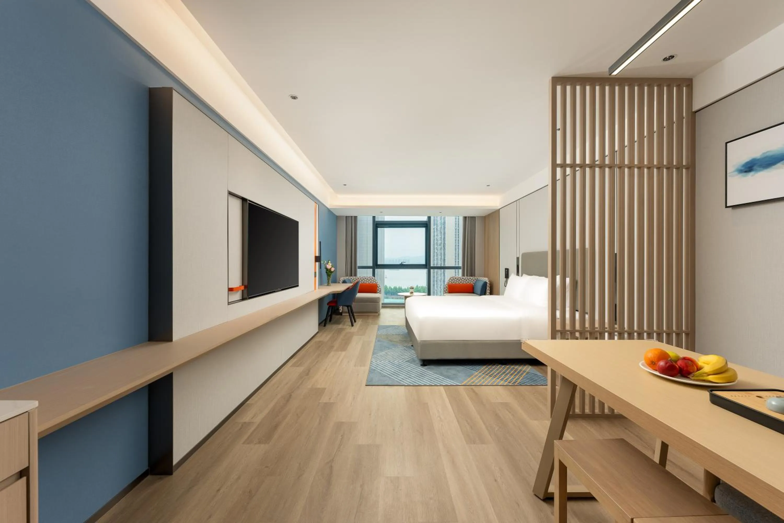 Photo of the whole room, Bed in Holiday Inn Express Nanjing Riverside by IHG