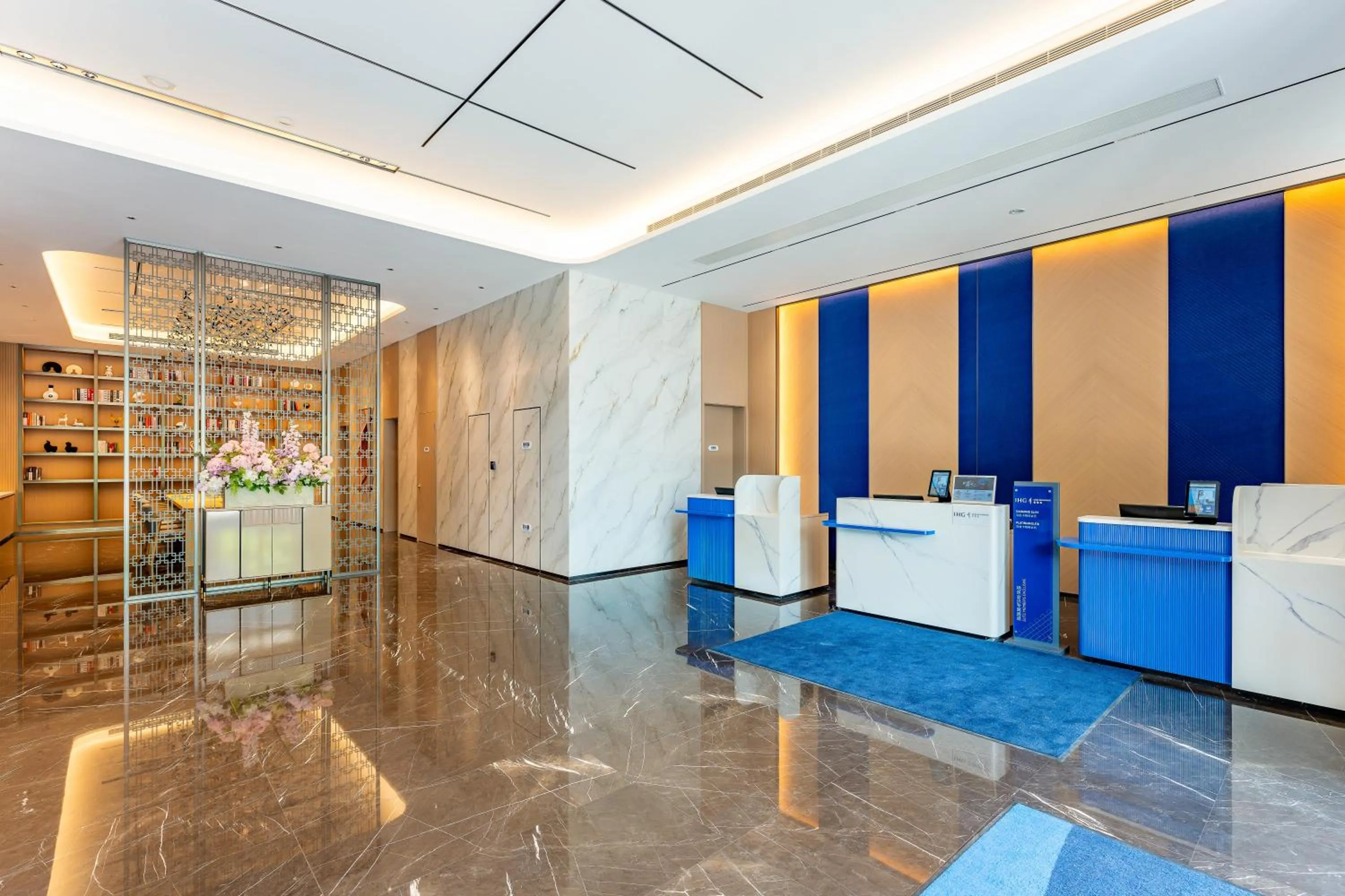 Lobby or reception in Holiday Inn Express Nanjing Riverside by IHG
