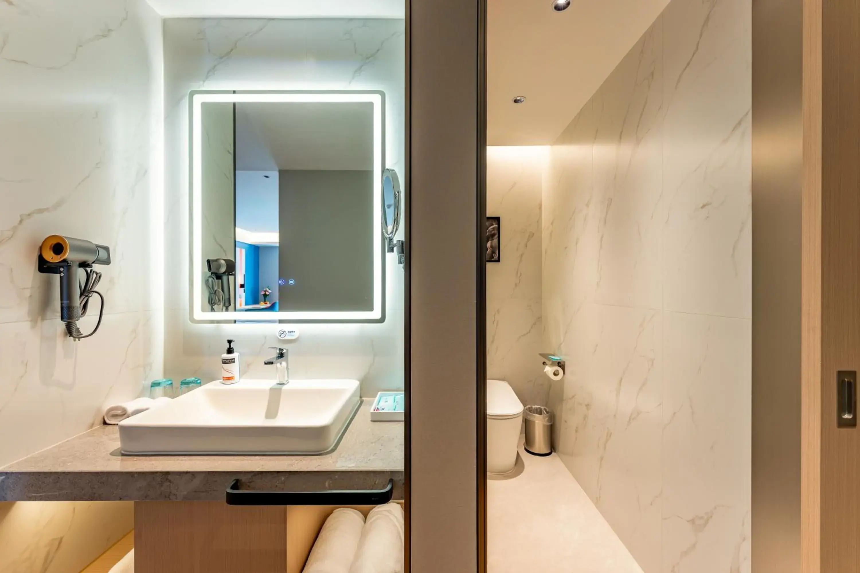 Photo of the whole room in Holiday Inn Express Nanjing Riverside by IHG Photo of the whole room in Holiday Inn Express Nanjing Riverside by IHG