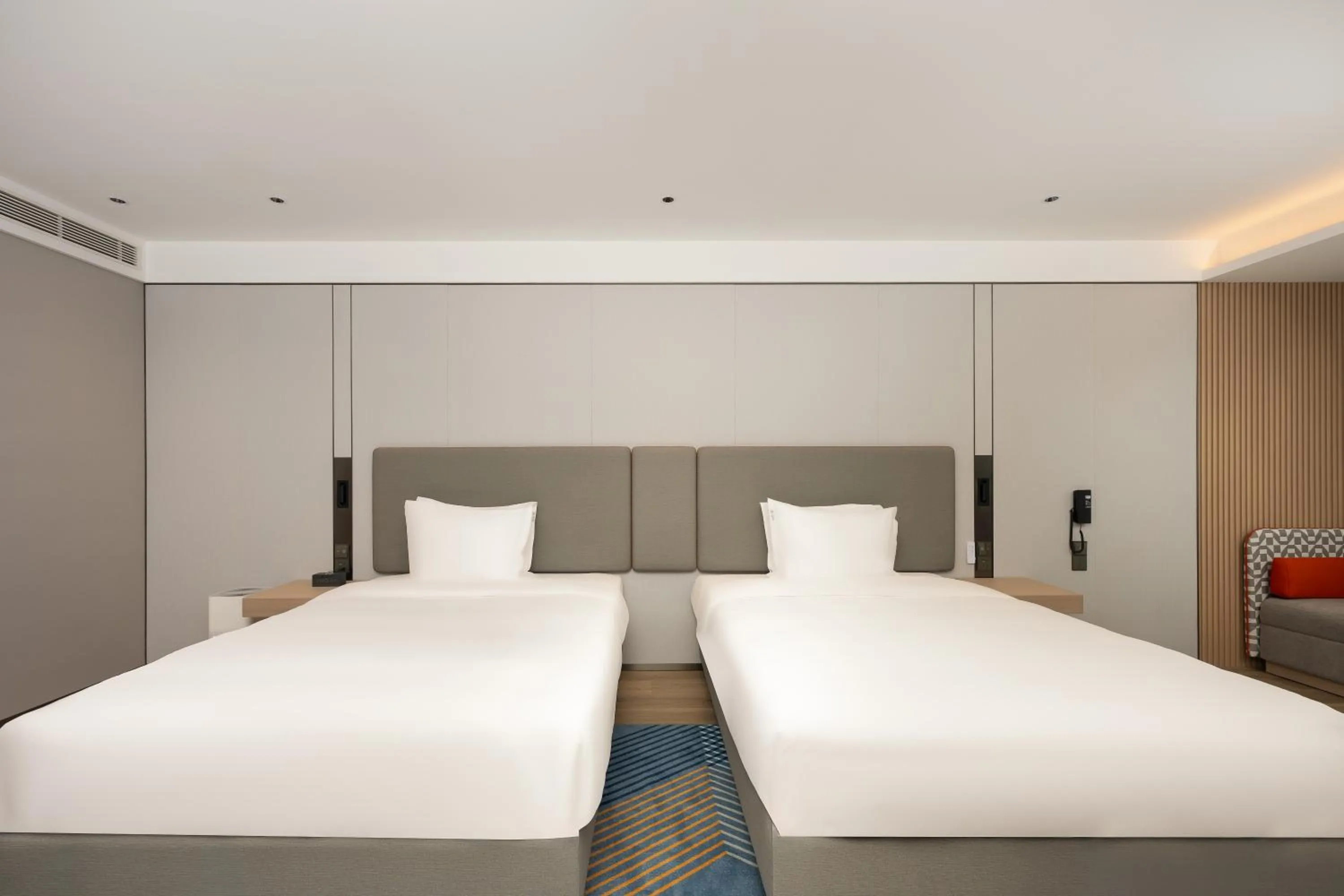 Photo of the whole room, Bed in Holiday Inn Express Nanjing Riverside by IHG