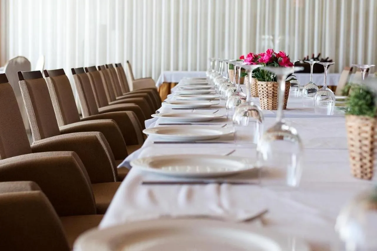 Restaurant/places to eat in HOTEL PUERTA DE SAHAGUN