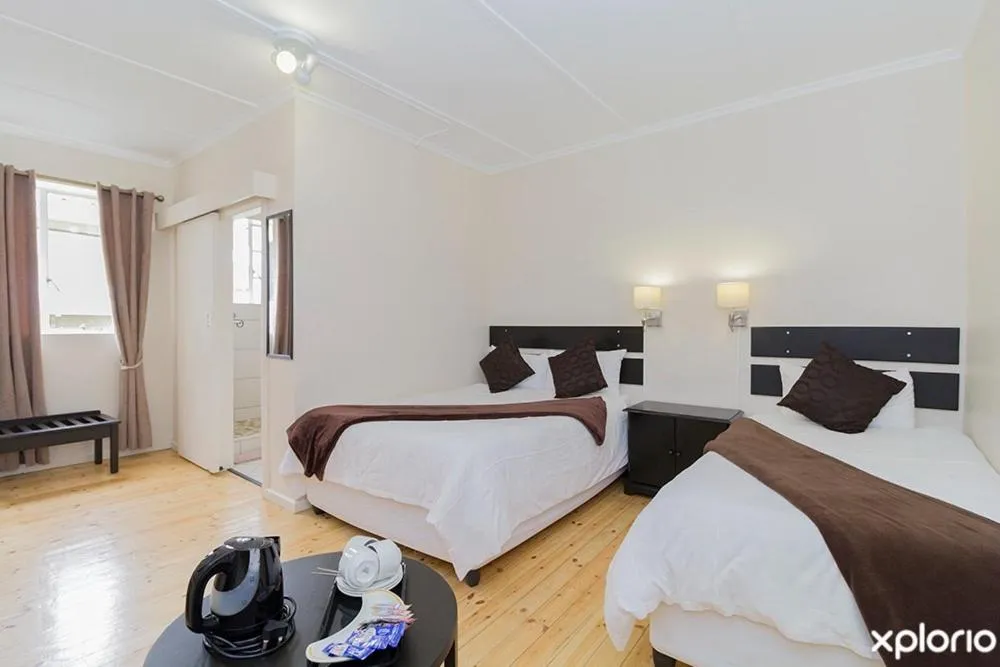 Bedroom, Bed in Victoria Hotel