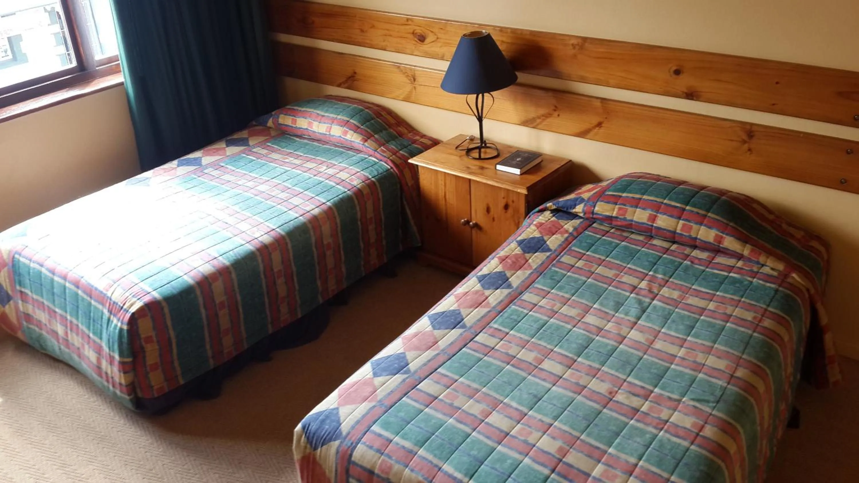 Standard Twin Room in Victoria Hotel