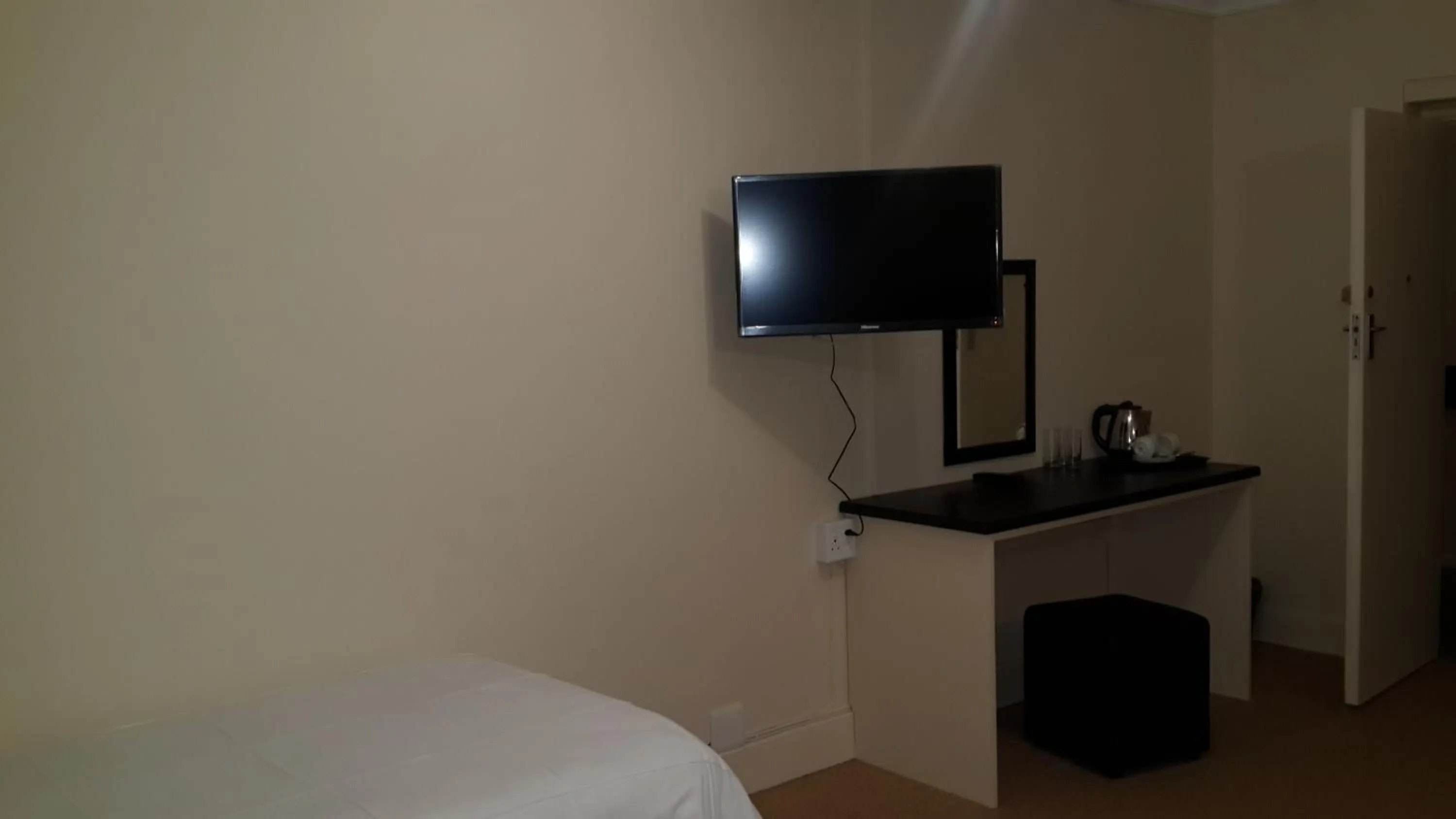 TV and multimedia, Bed in Victoria Hotel