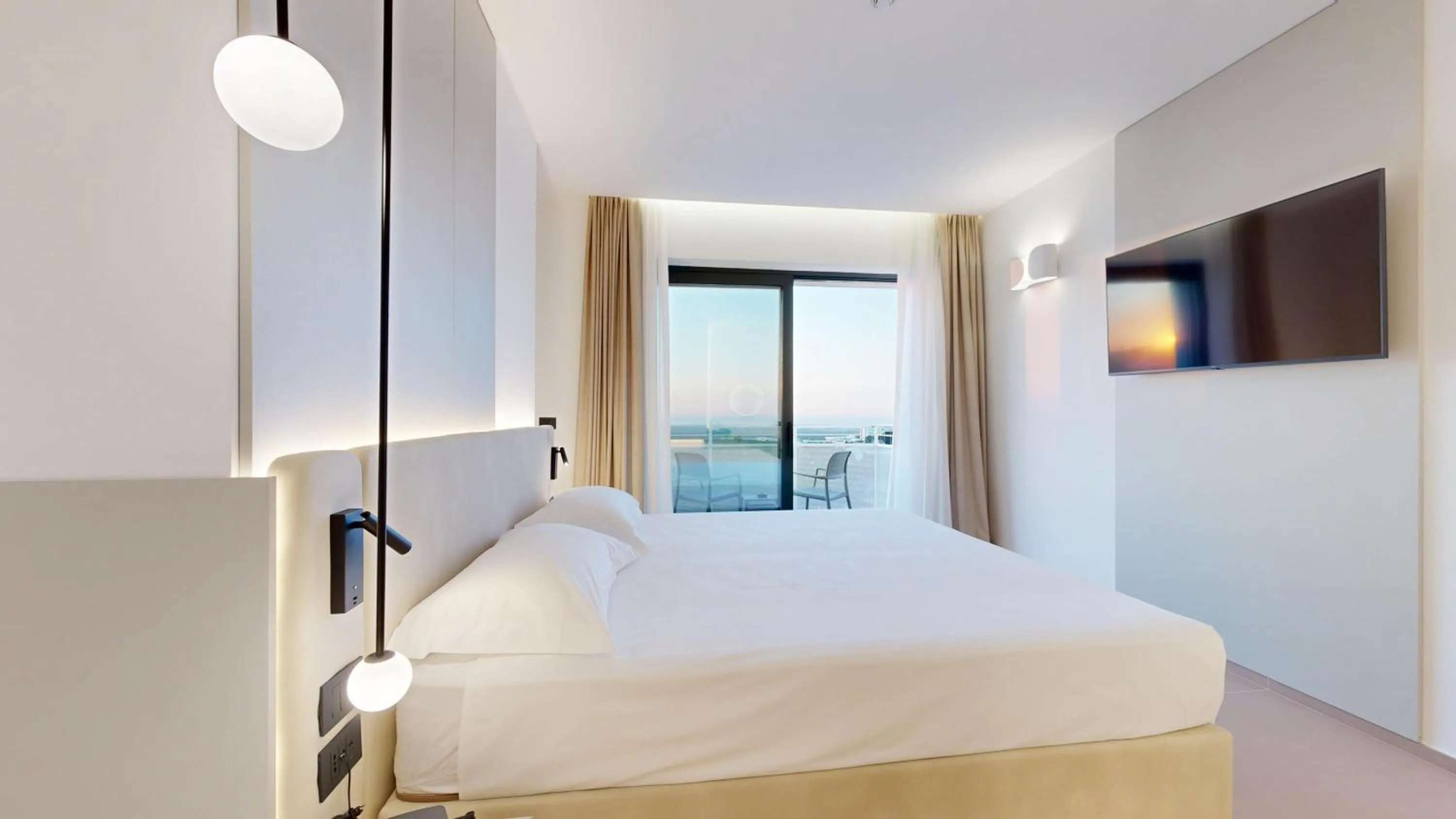 Balcony/Terrace, Bed in PRIMO OSTUNI HOTEL