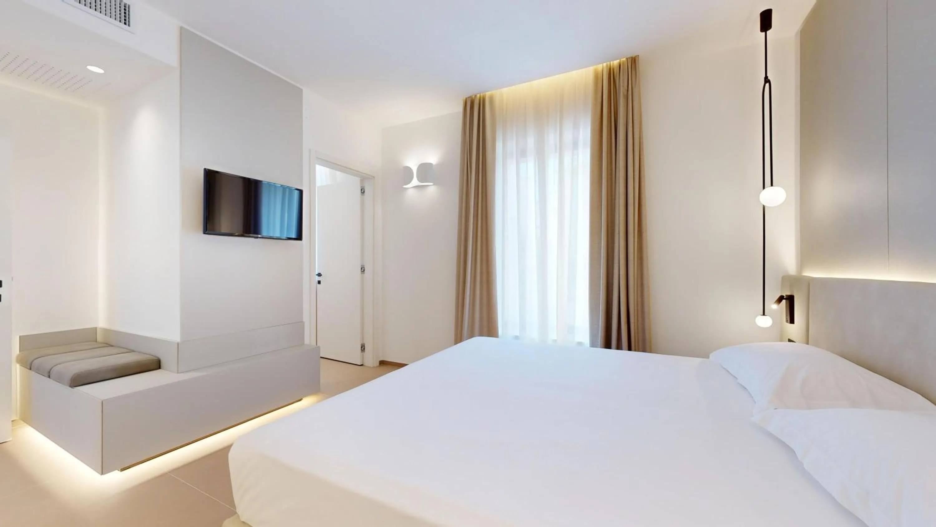 TV and multimedia, Bed in PRIMO OSTUNI HOTEL