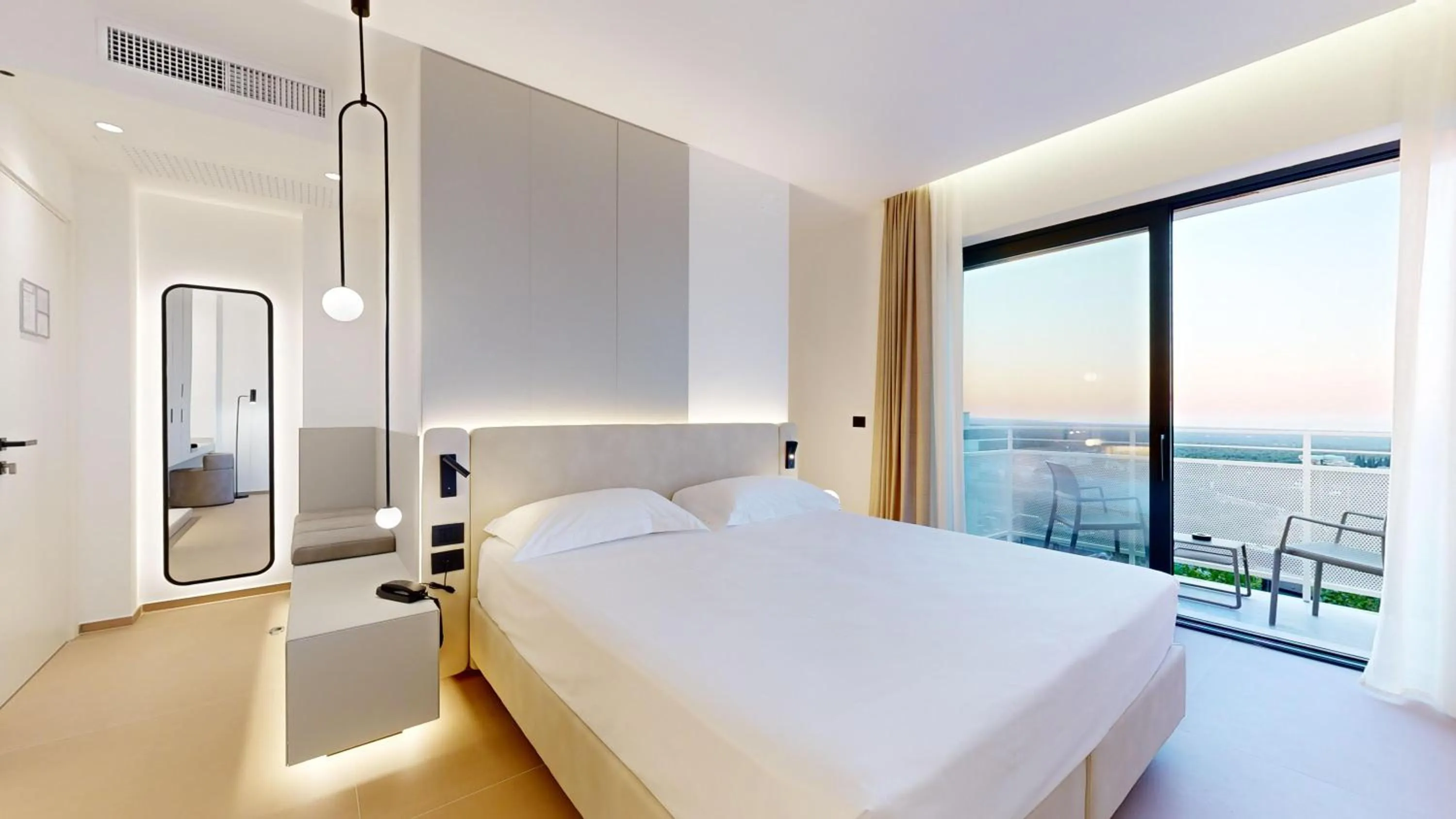 Balcony/Terrace, Bed in PRIMO OSTUNI HOTEL