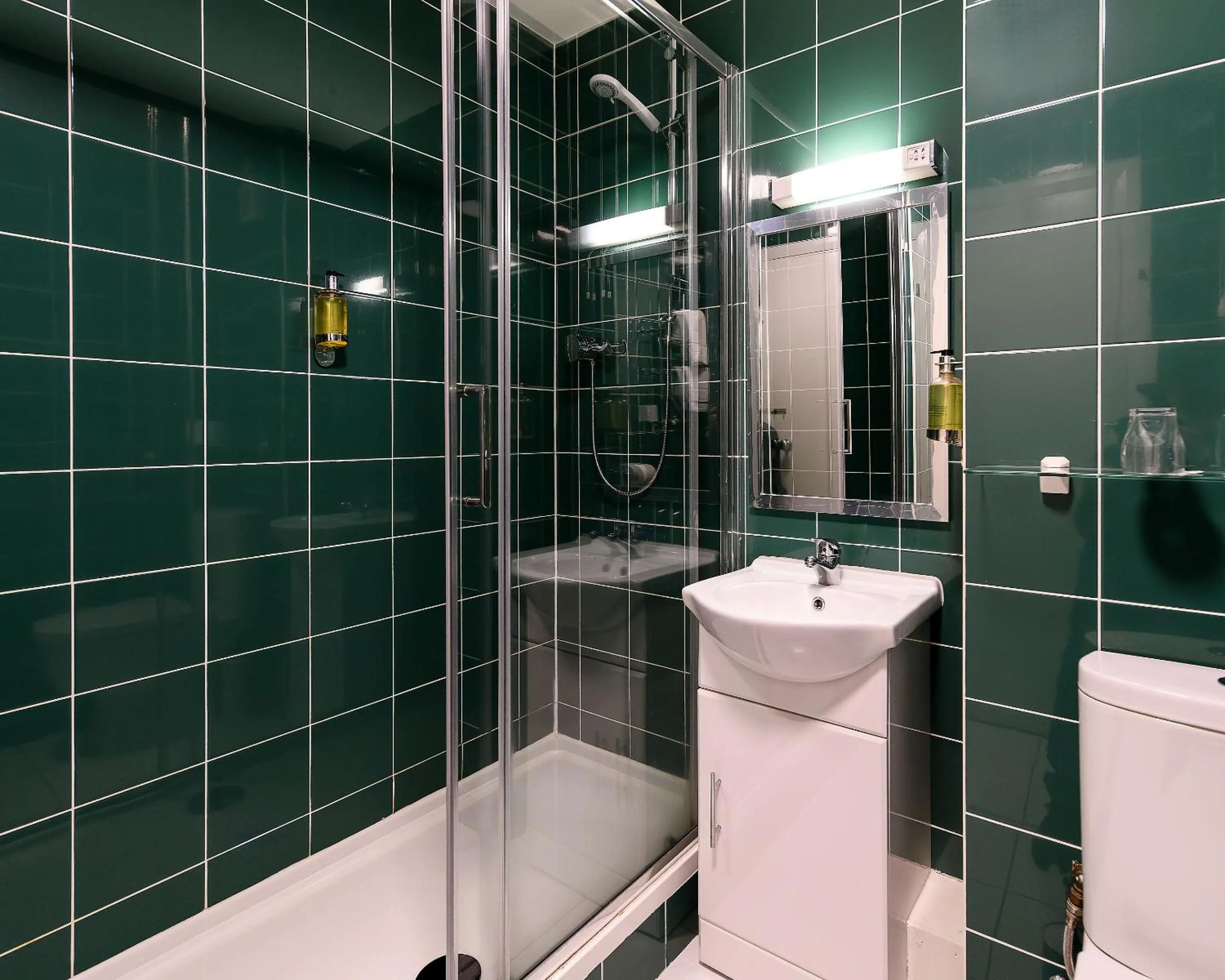 Bathroom in Fisher's Hotel