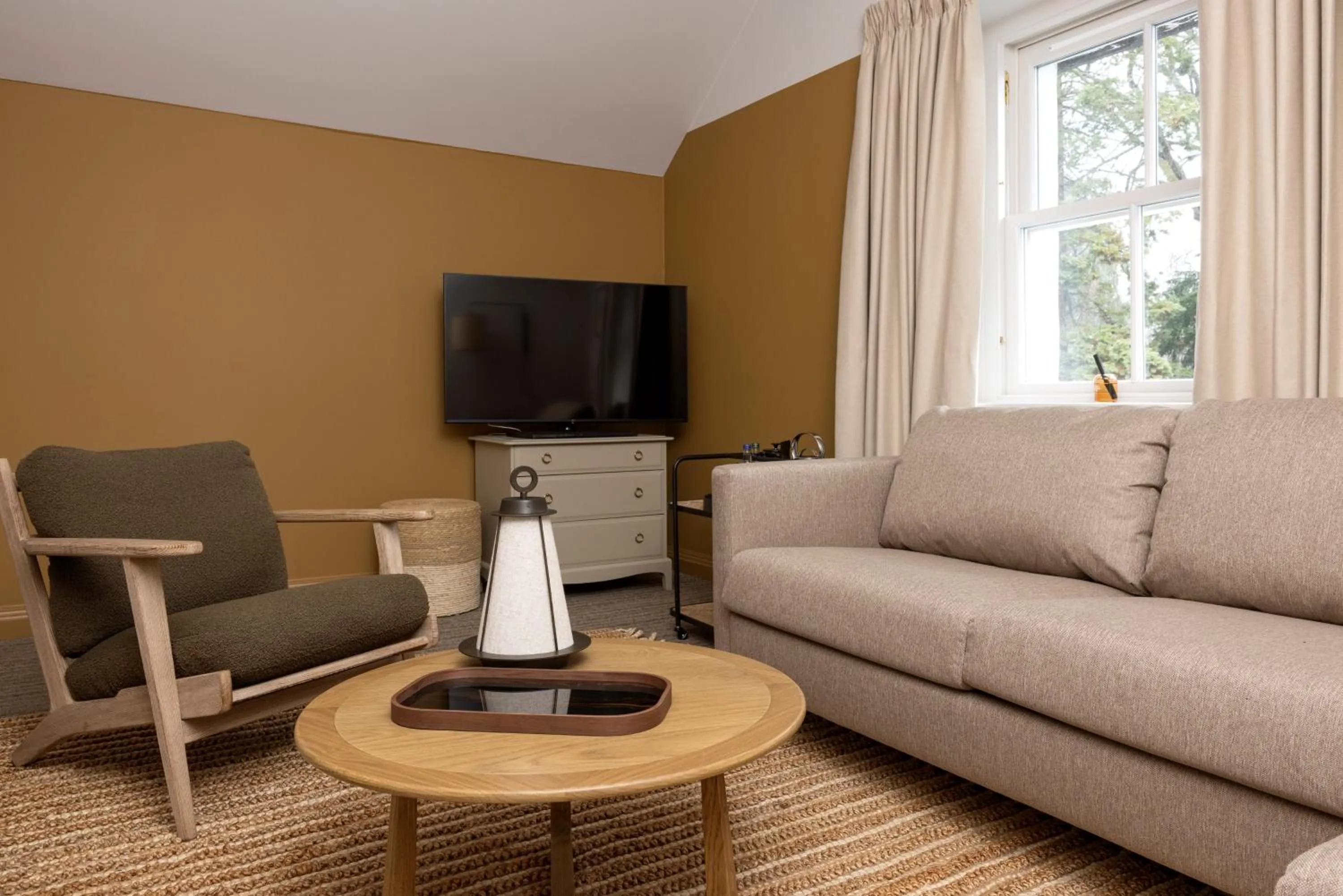 TV and multimedia in Pine Trees Hotel Pitlochry