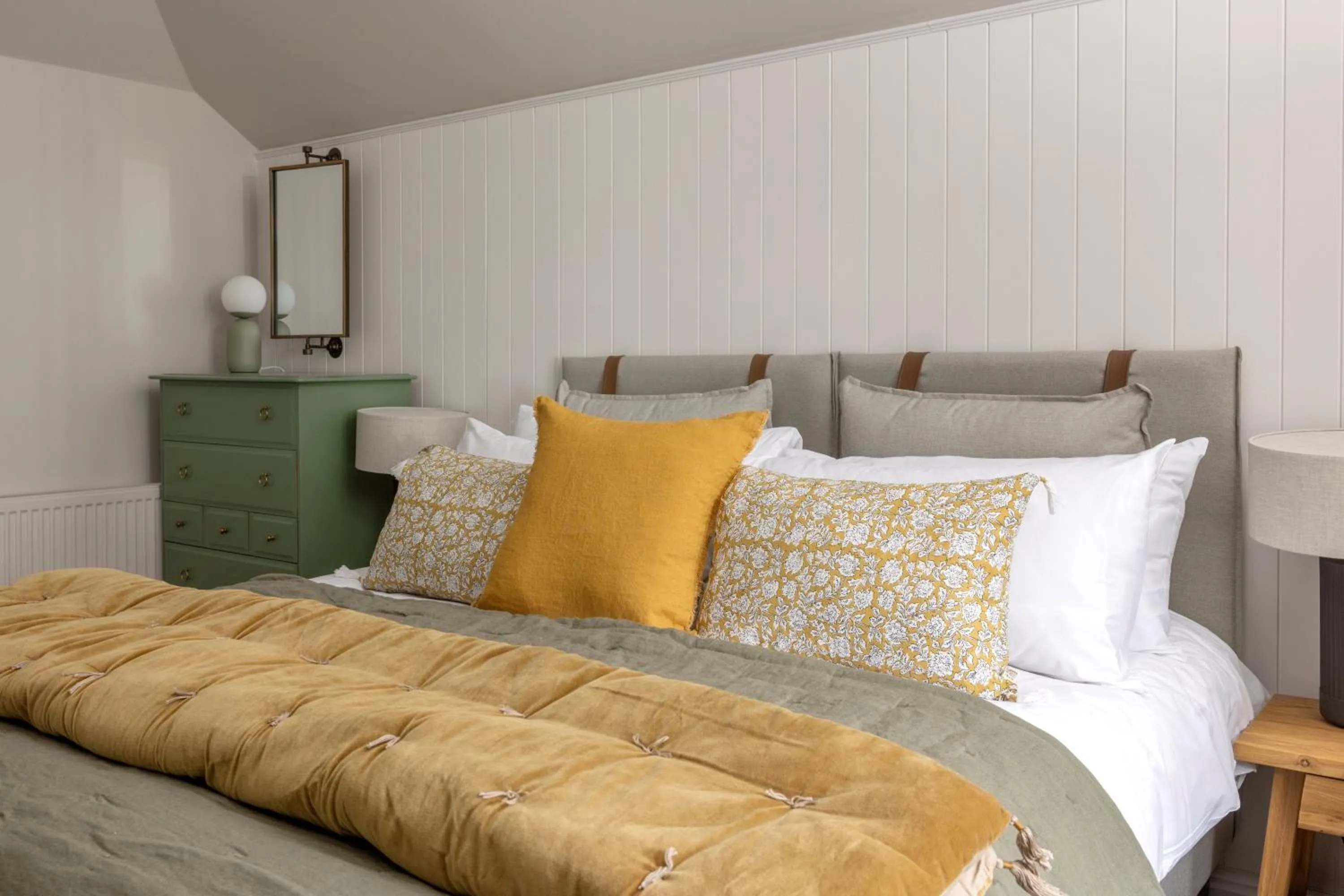 Bedroom, Bed in Pine Trees Hotel Pitlochry