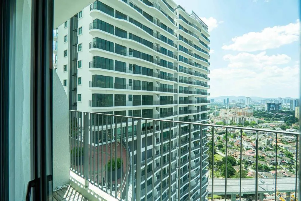 Balcony/Terrace in Datum Jelatek Residence by Airhost