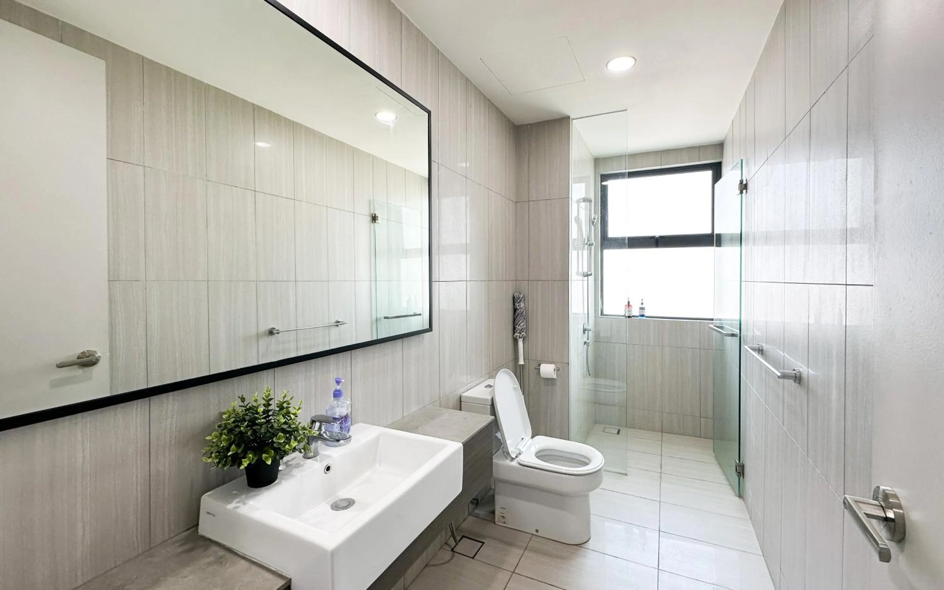 Shower in Datum Jelatek Residence by Airhost