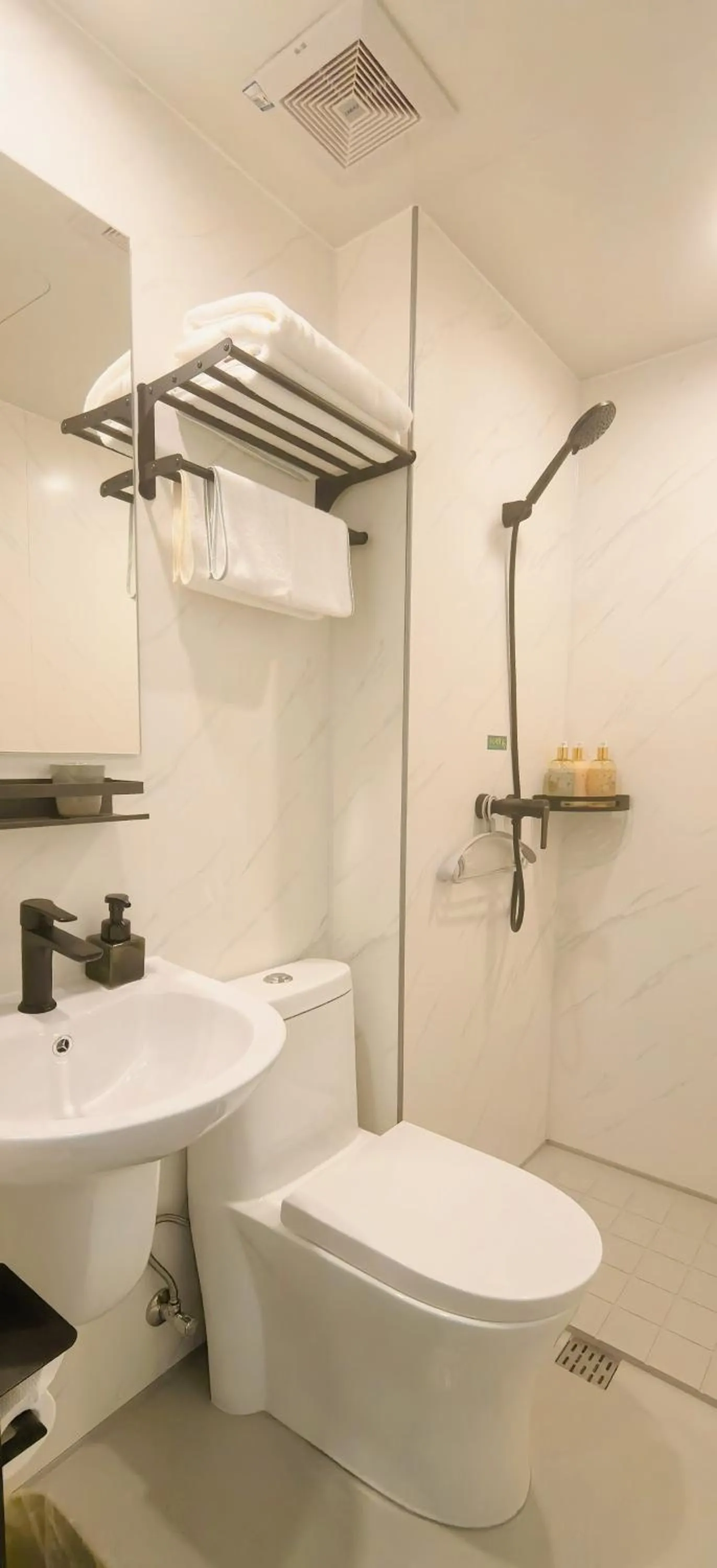 Beijing Dongdan Hotel Near Wangfujing Street,Tian'AnMen Square,The Forbidden City,Free self-service laundry room