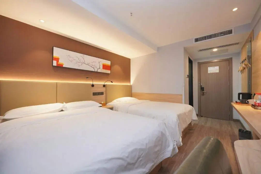 Bed in Beijing Dongdan Hotel Near Wangfujing Street,Tian'AnMen Square,The Forbidden City,Free self-service laundry room Bed in Beijing Dongdan Hotel Near Wangfujing Street,Tian'AnMen Square,The Forbidden City,Free self-service laundry room