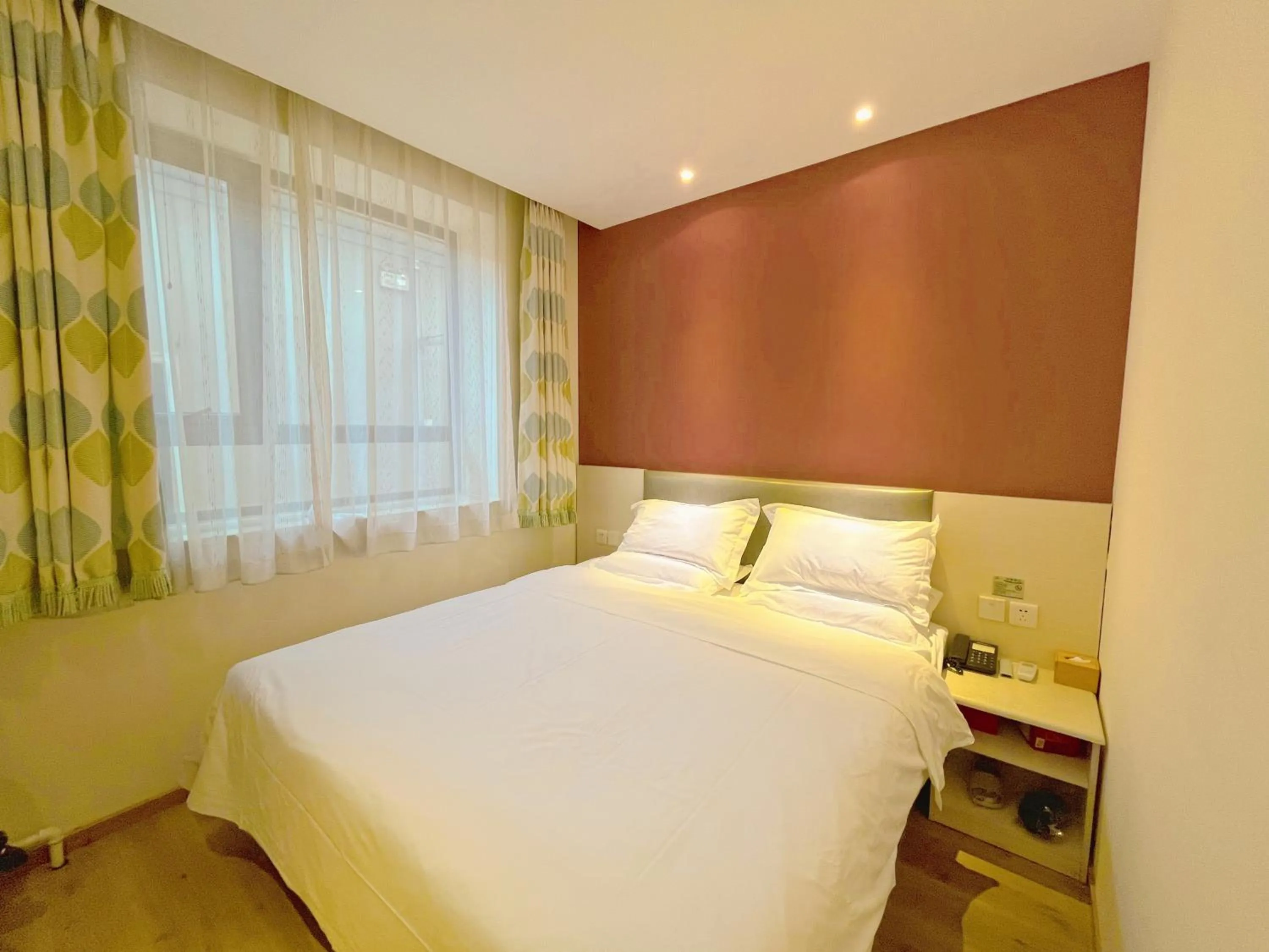 Bed in Beijing Dongdan Hotel Near Wangfujing Street,Tian'AnMen Square,The Forbidden City,Free self-service laundry room