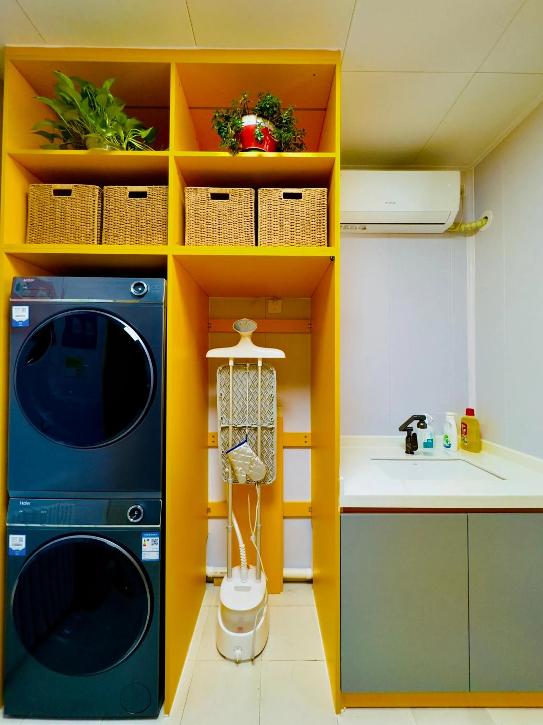 laundry in Beijing Dongdan Hotel Near Wangfujing Street,Tian'AnMen Square,The Forbidden City,Free self-service laundry room