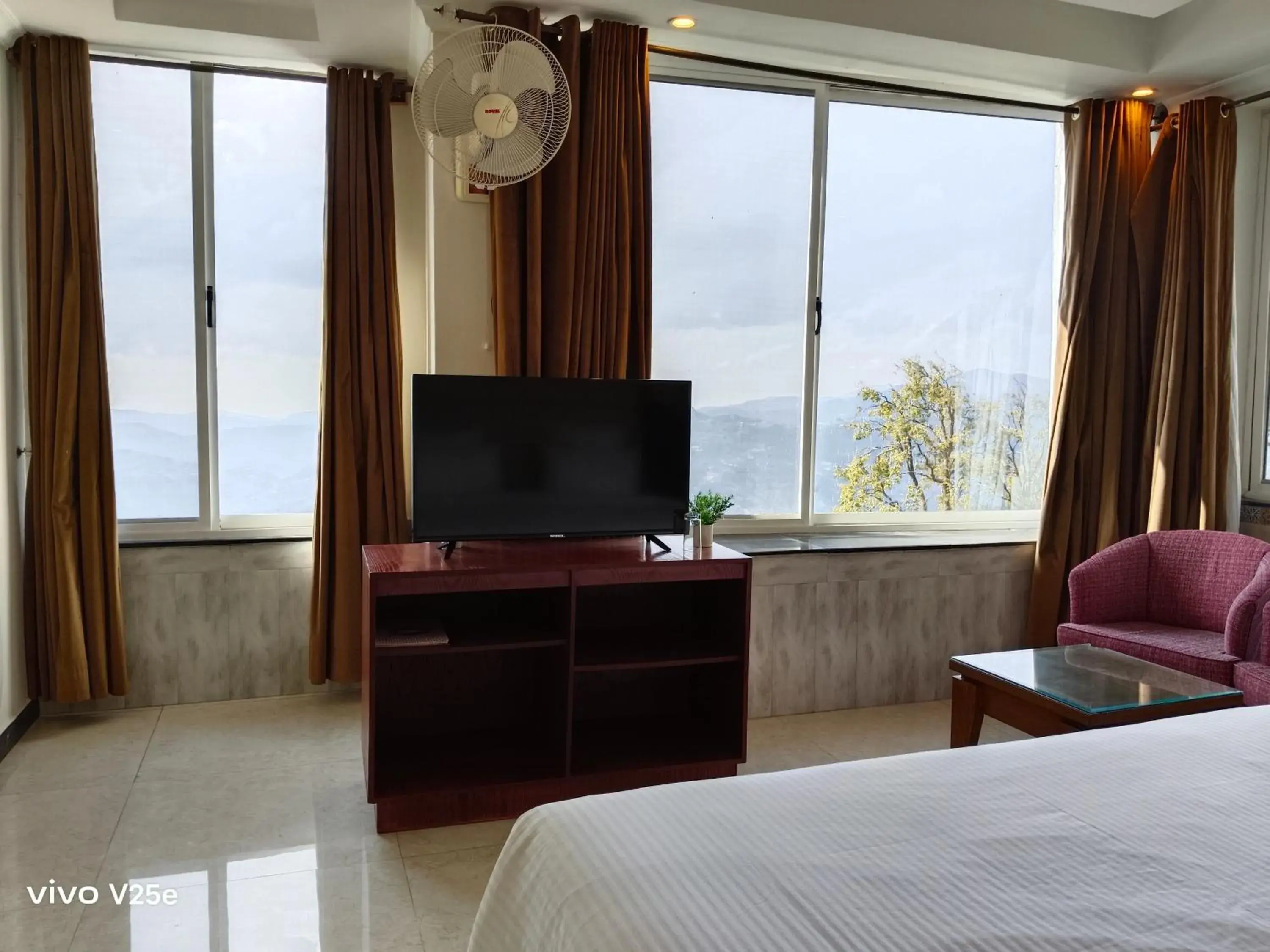 Double Room with Mountain View in Falettis Grand Hotel Murree Double Room with Mountain View in Falettis Grand Hotel Murree