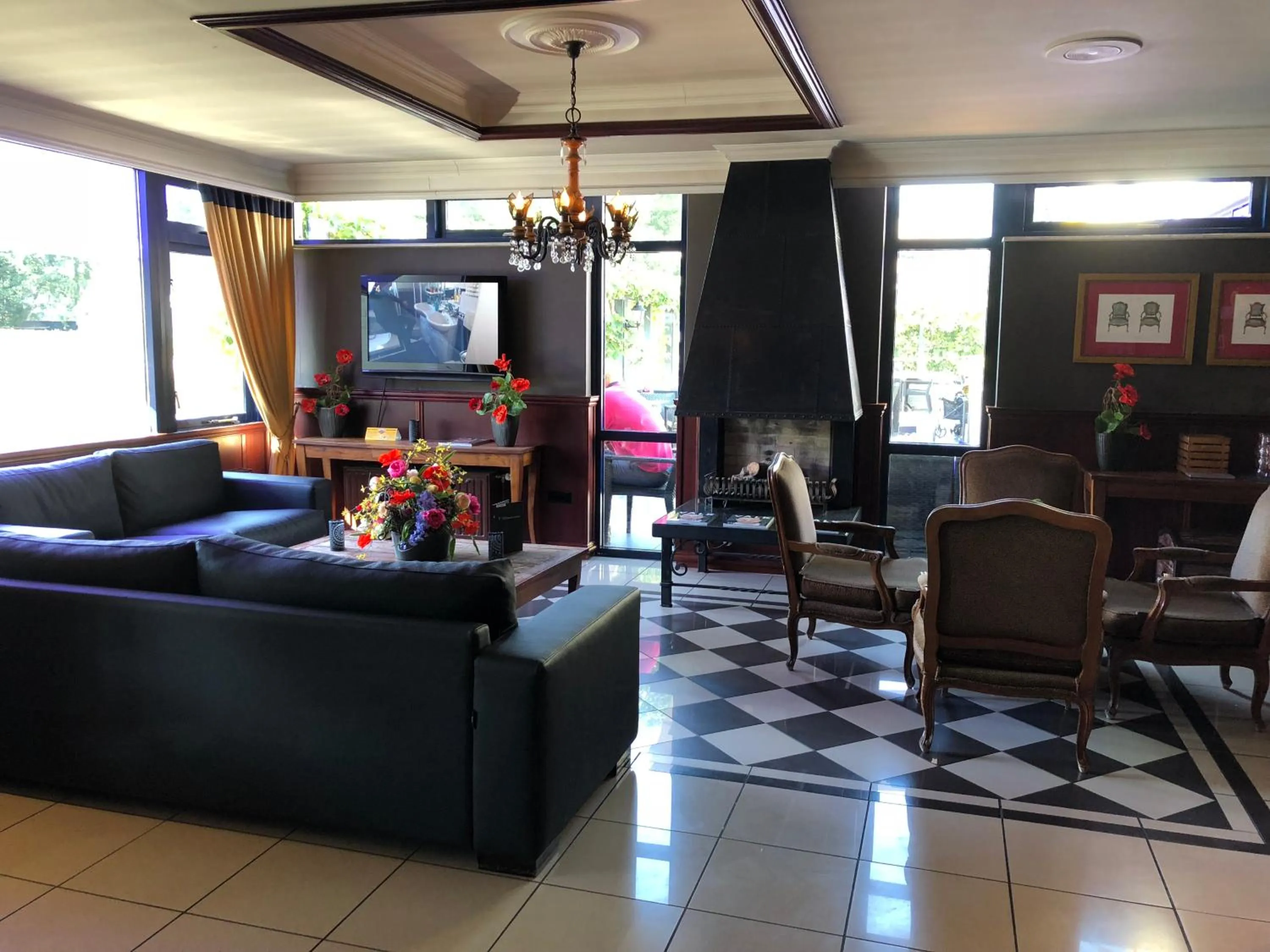 Communal lounge/ TV room in Van der Valk Hotel Hardegarijp - Leeuwarden