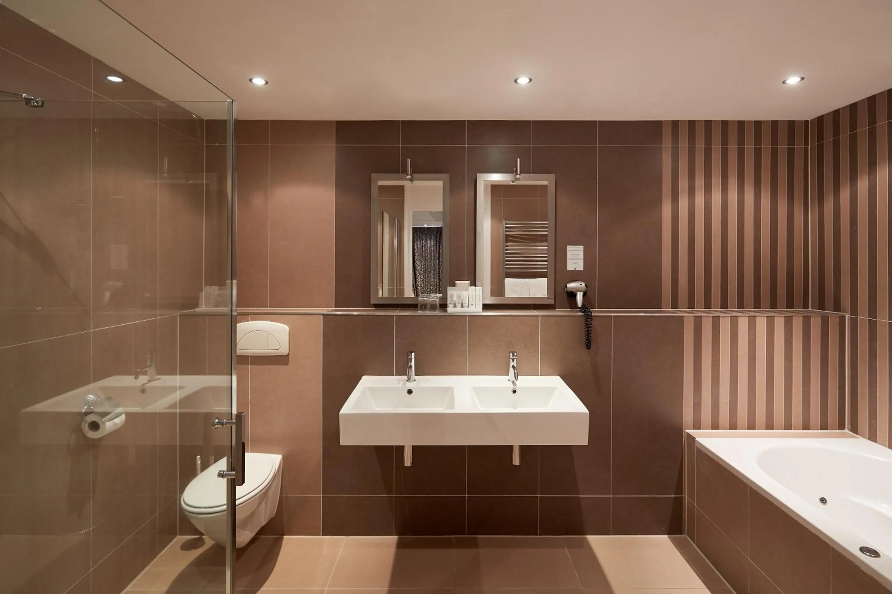 Shower in Van der Valk Hotel Hardegarijp - Leeuwarden