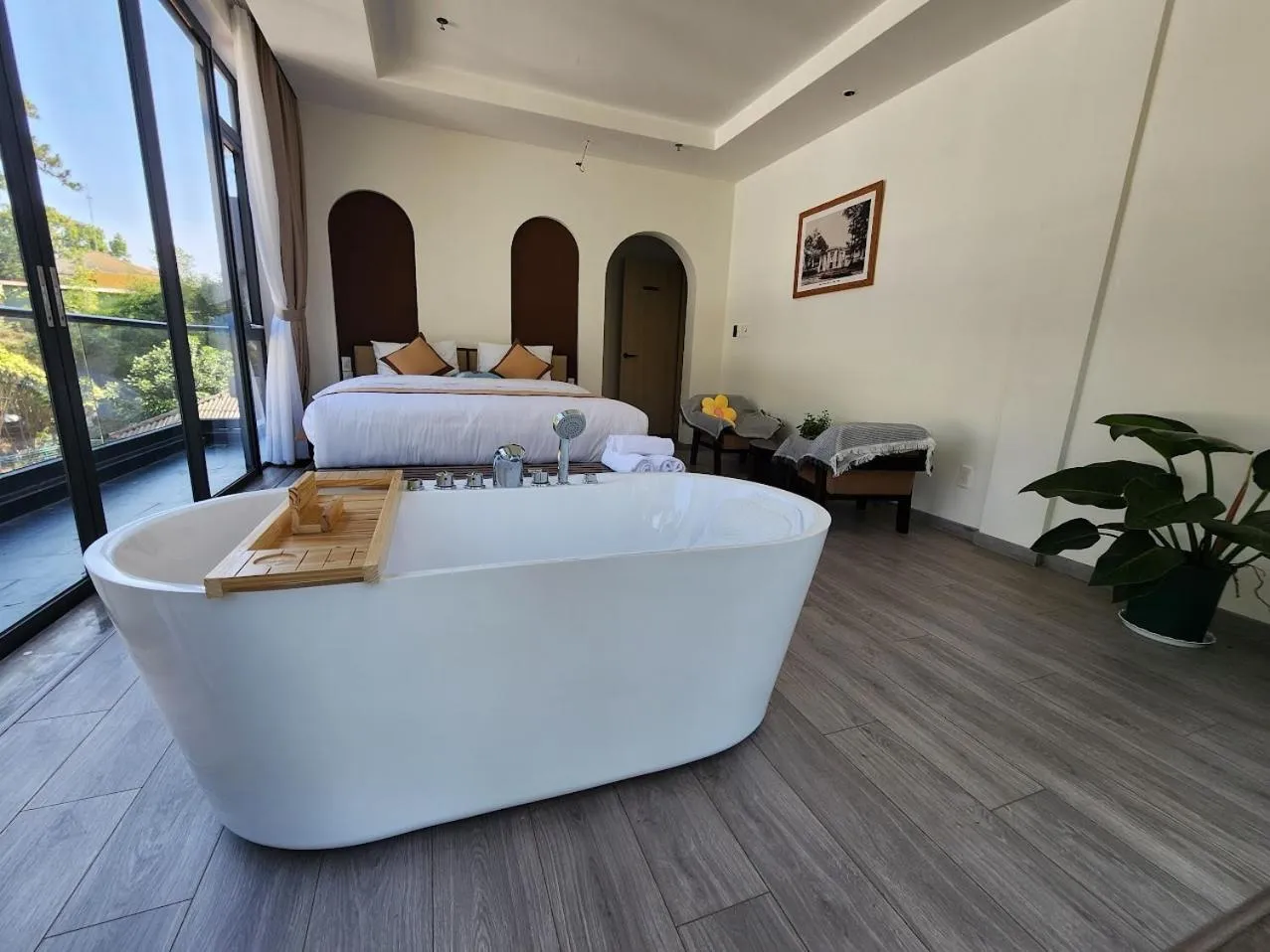 Bed in LHASA HOTEL - Central hotel in Dalat