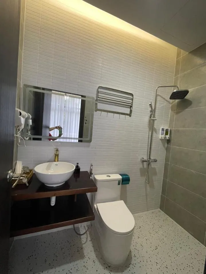 Shower in LHASA HOTEL - Central hotel in Dalat