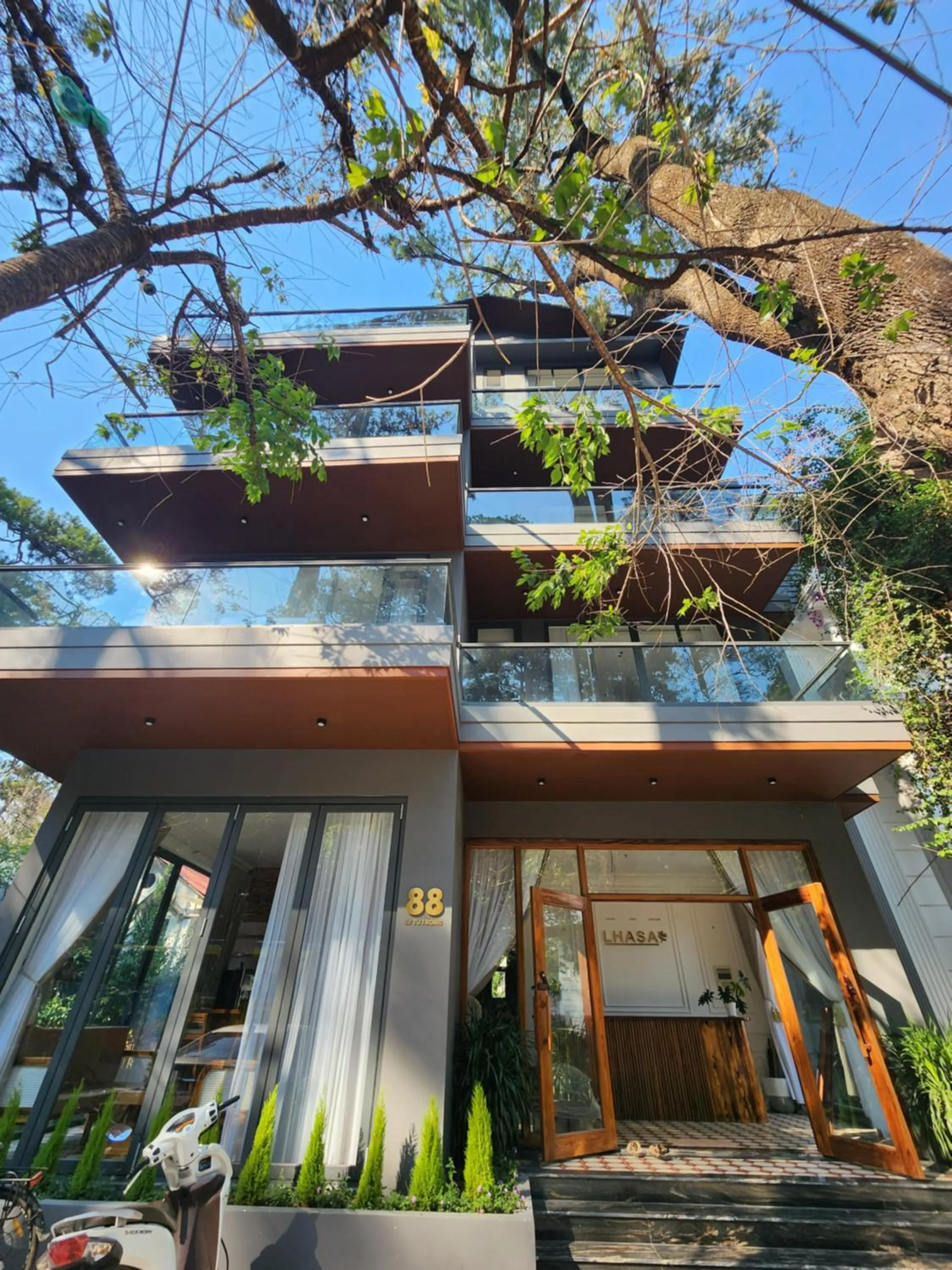 Property building in LHASA HOTEL - Central hotel in Dalat