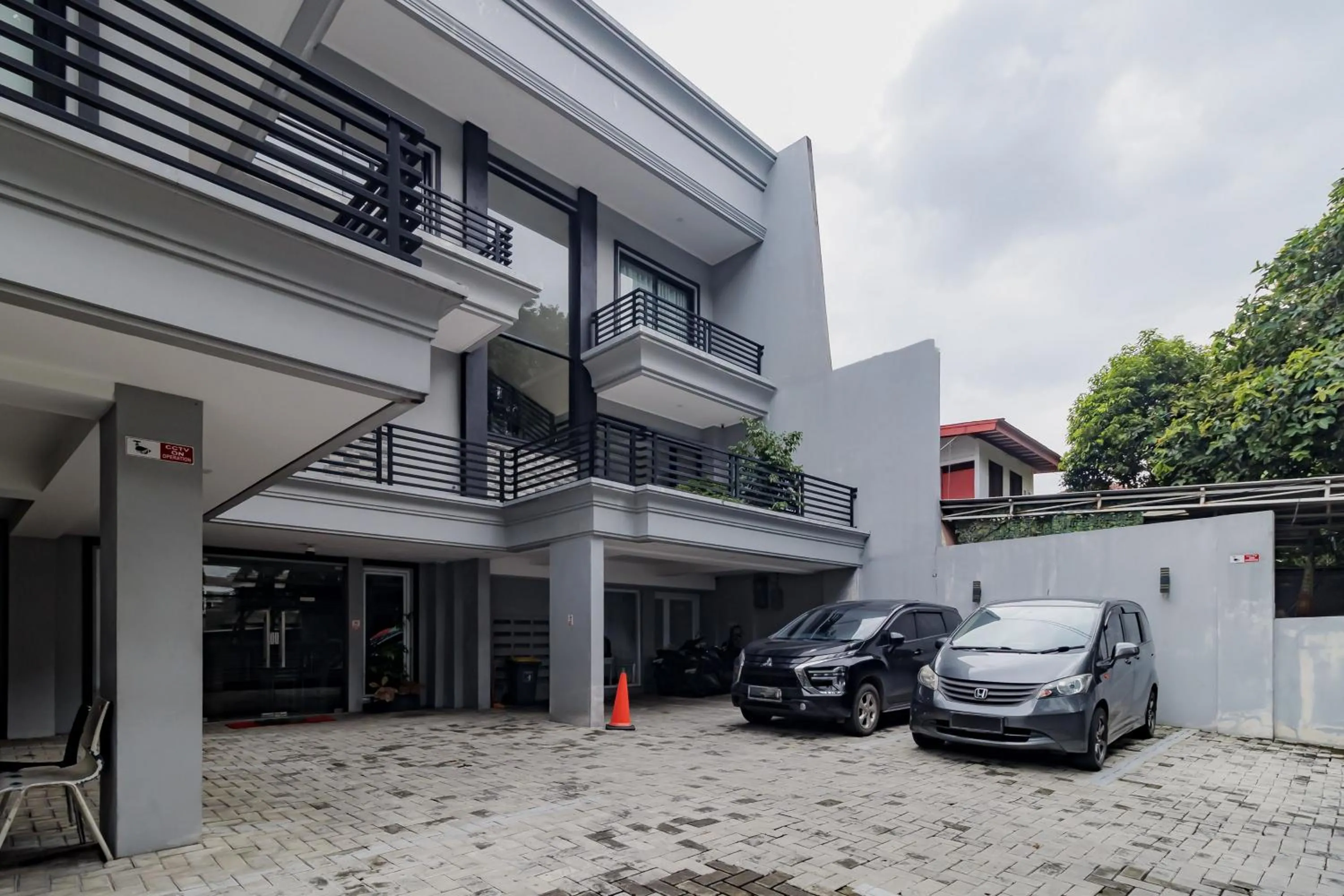 Parking in RedDoorz near Jakarta International Velodrome