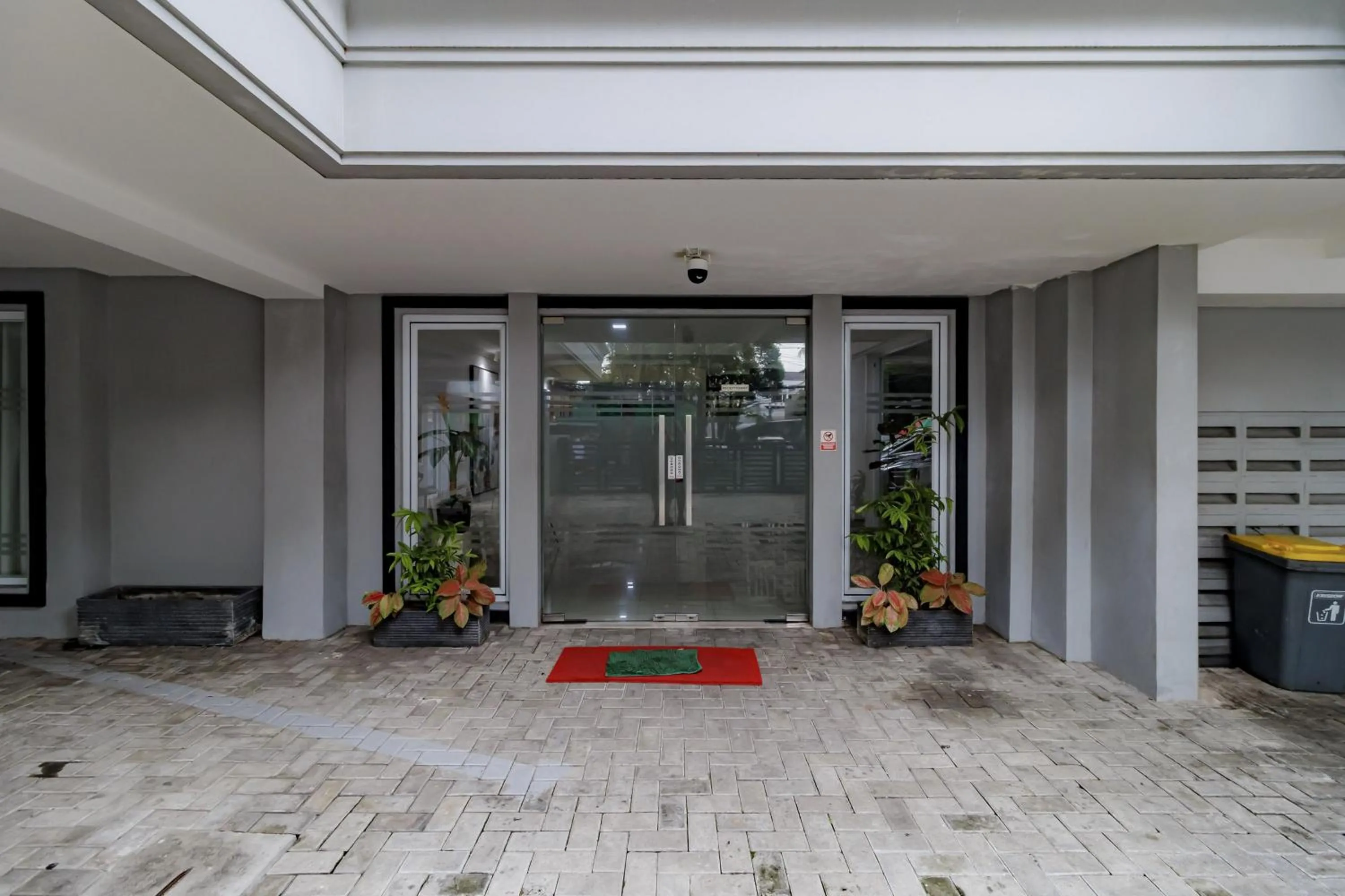 Facade/entrance in RedDoorz near Jakarta International Velodrome