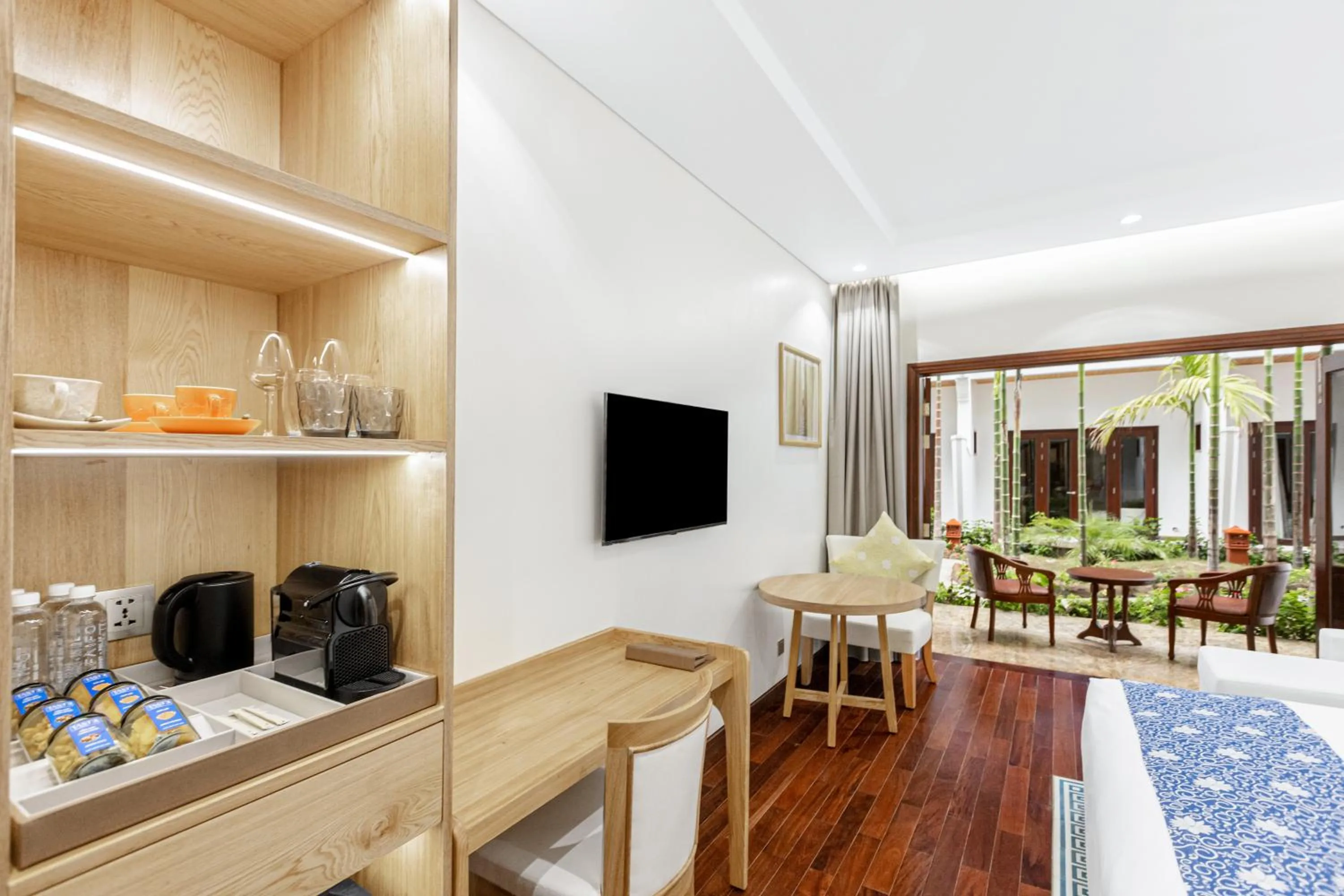 Communal lounge/ TV room in Wafaifo Resort Hoi An