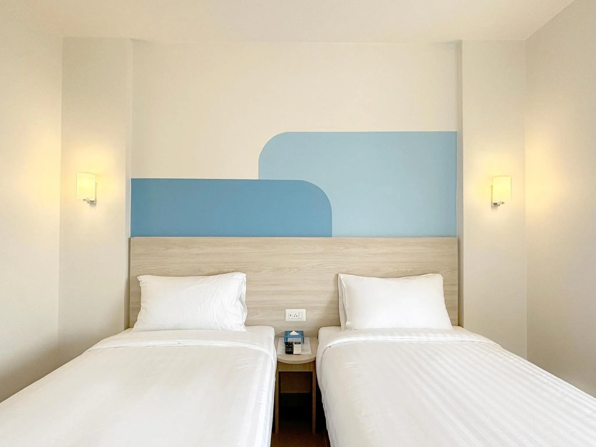 Bedroom, Bed in HOP INN Si Racha