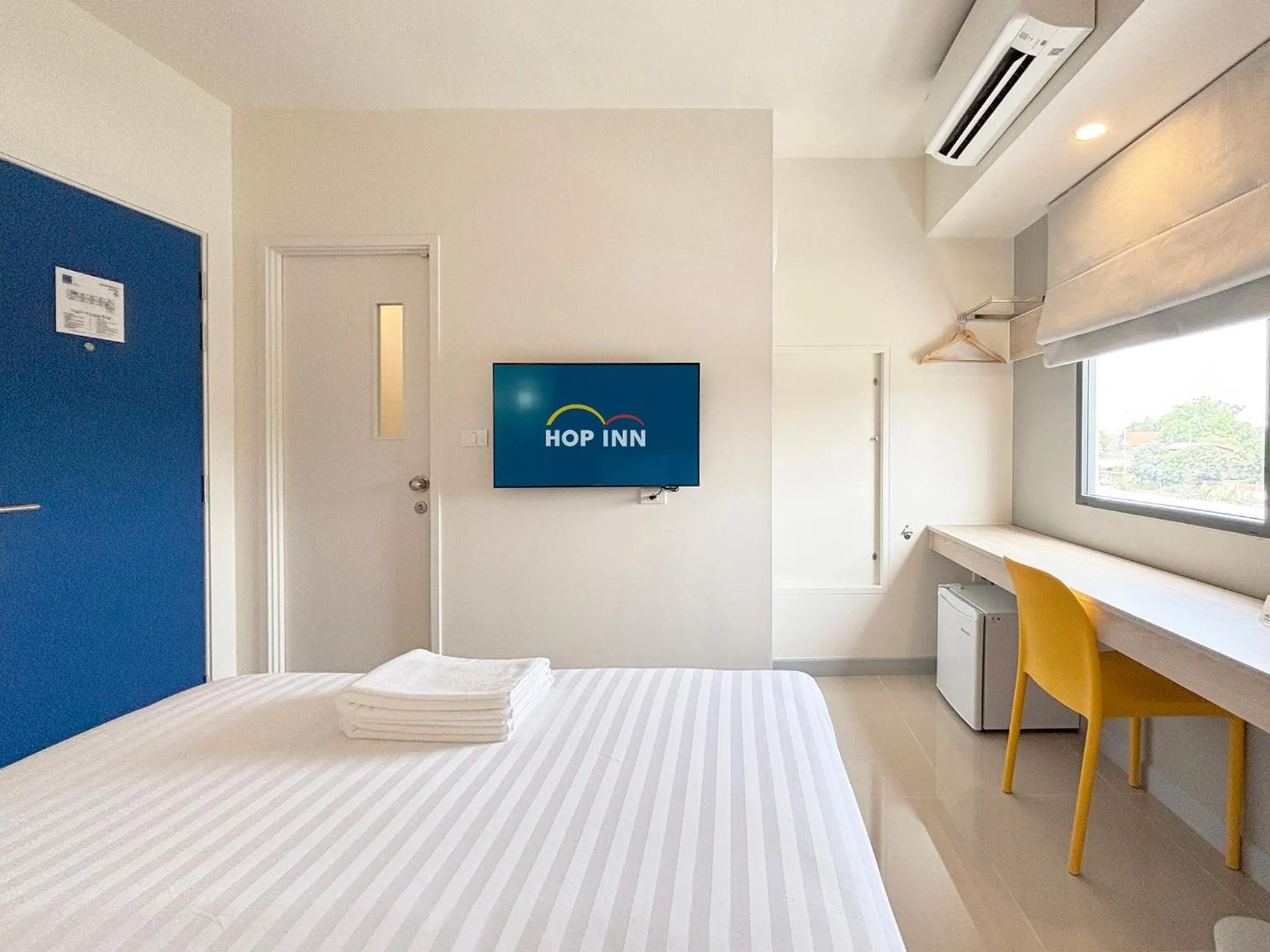 Bedroom, Bed in HOP INN Si Racha