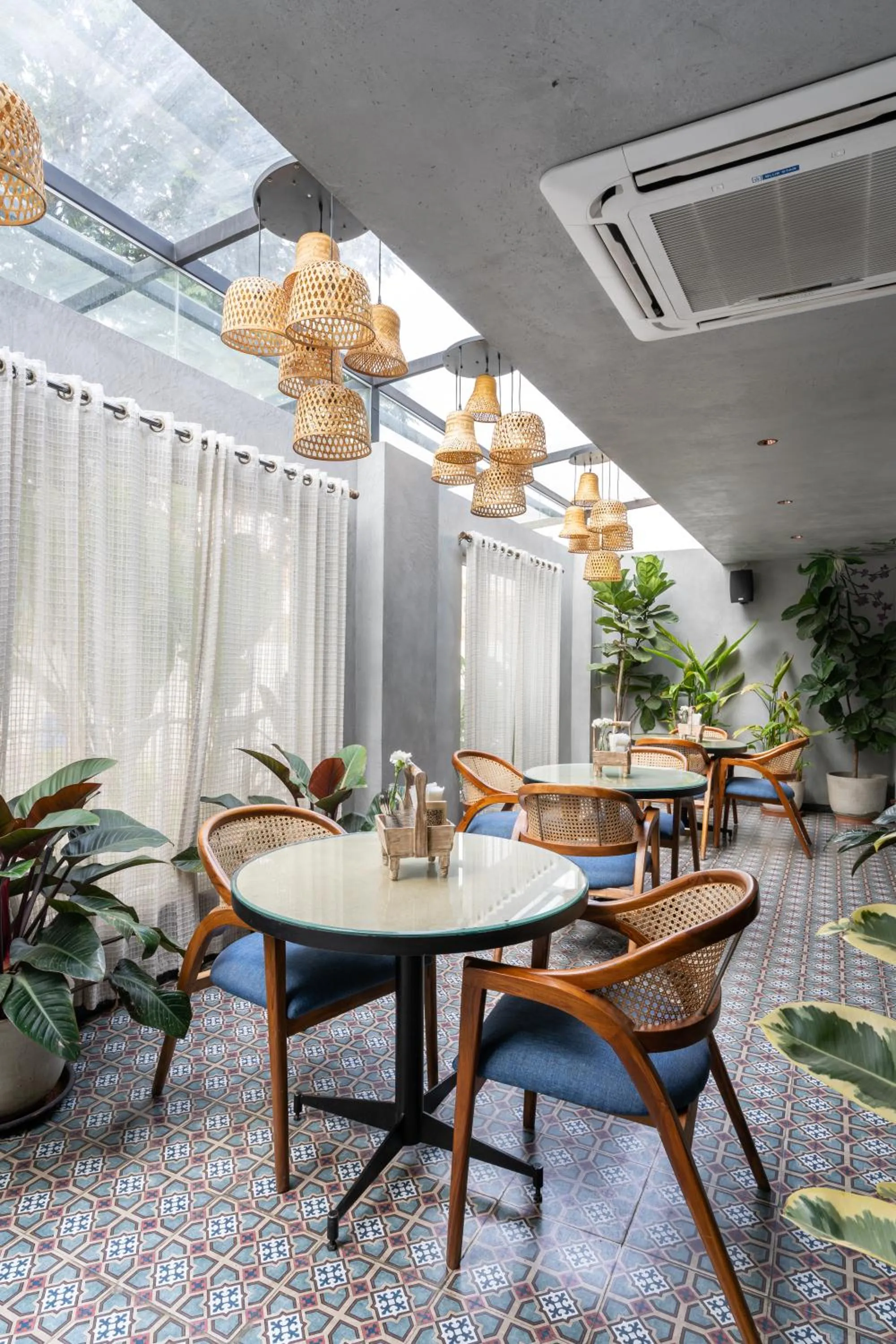 Restaurant/places to eat in Pincode Hotels by Yatri Nivas