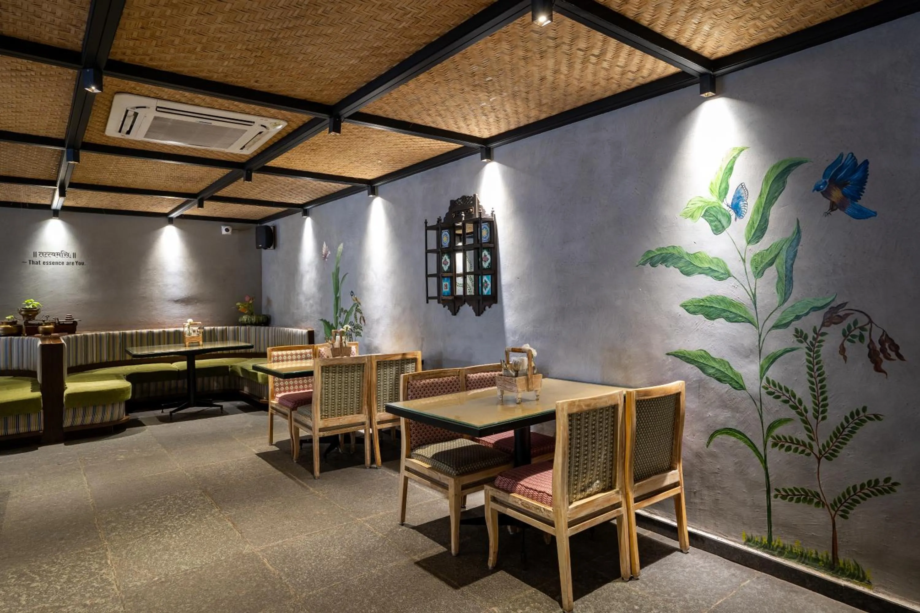 Restaurant/places to eat in Pincode Hotels by Yatri Nivas