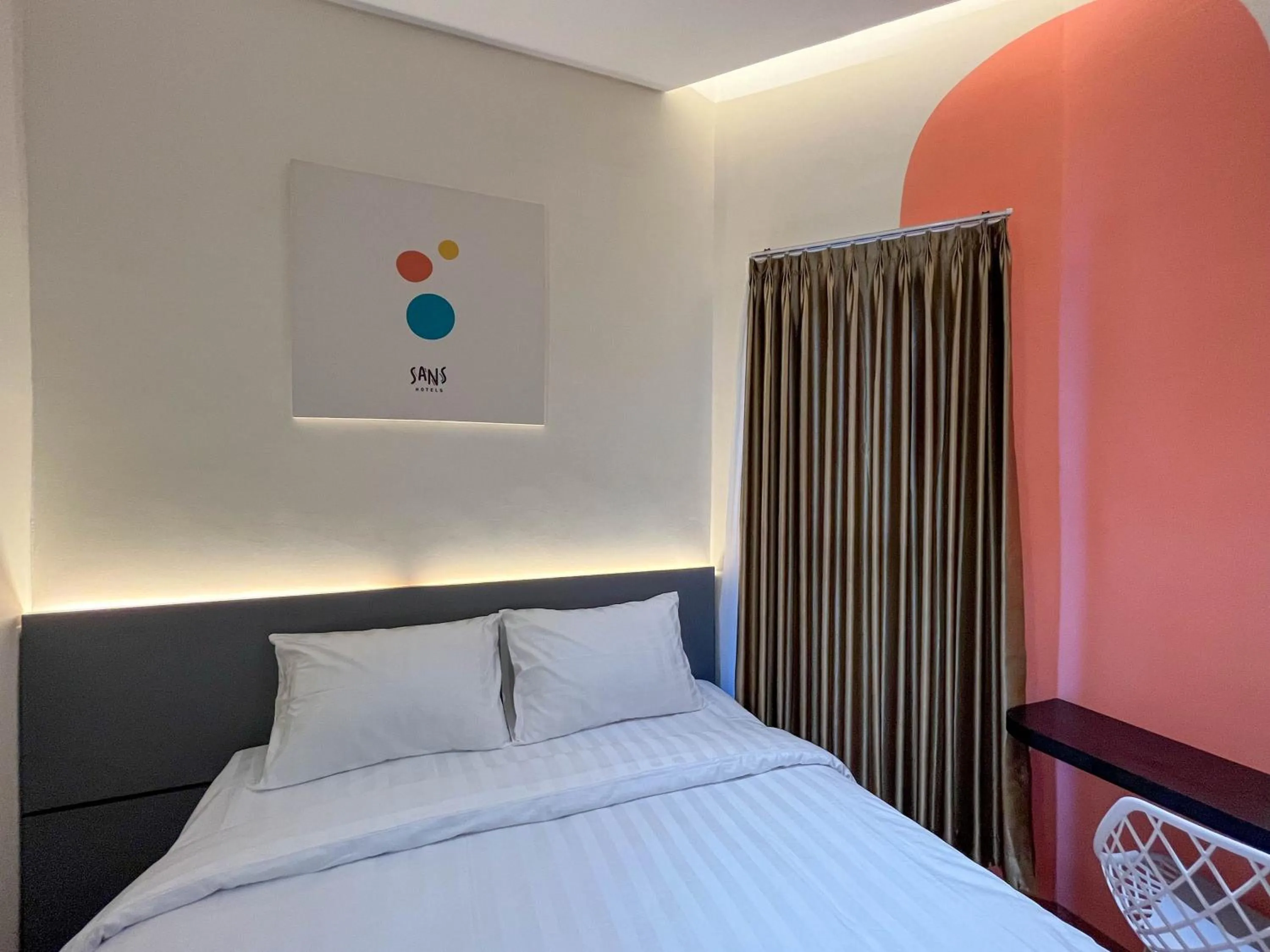 Bed in SANS Hotel Premiere Majapahit Semarang