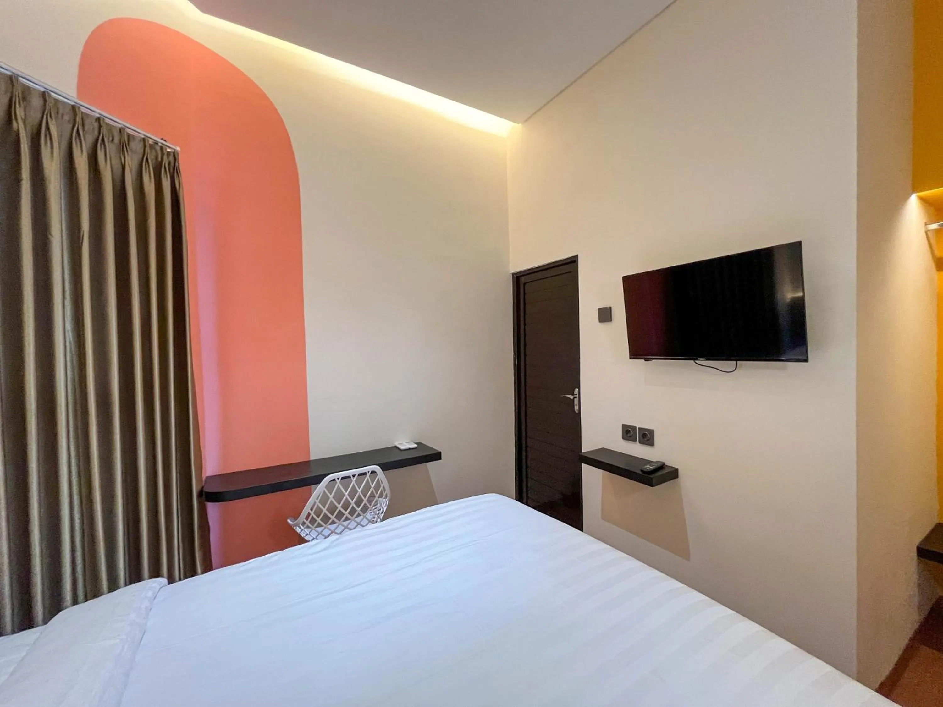 Bed in SANS Hotel Premiere Majapahit Semarang