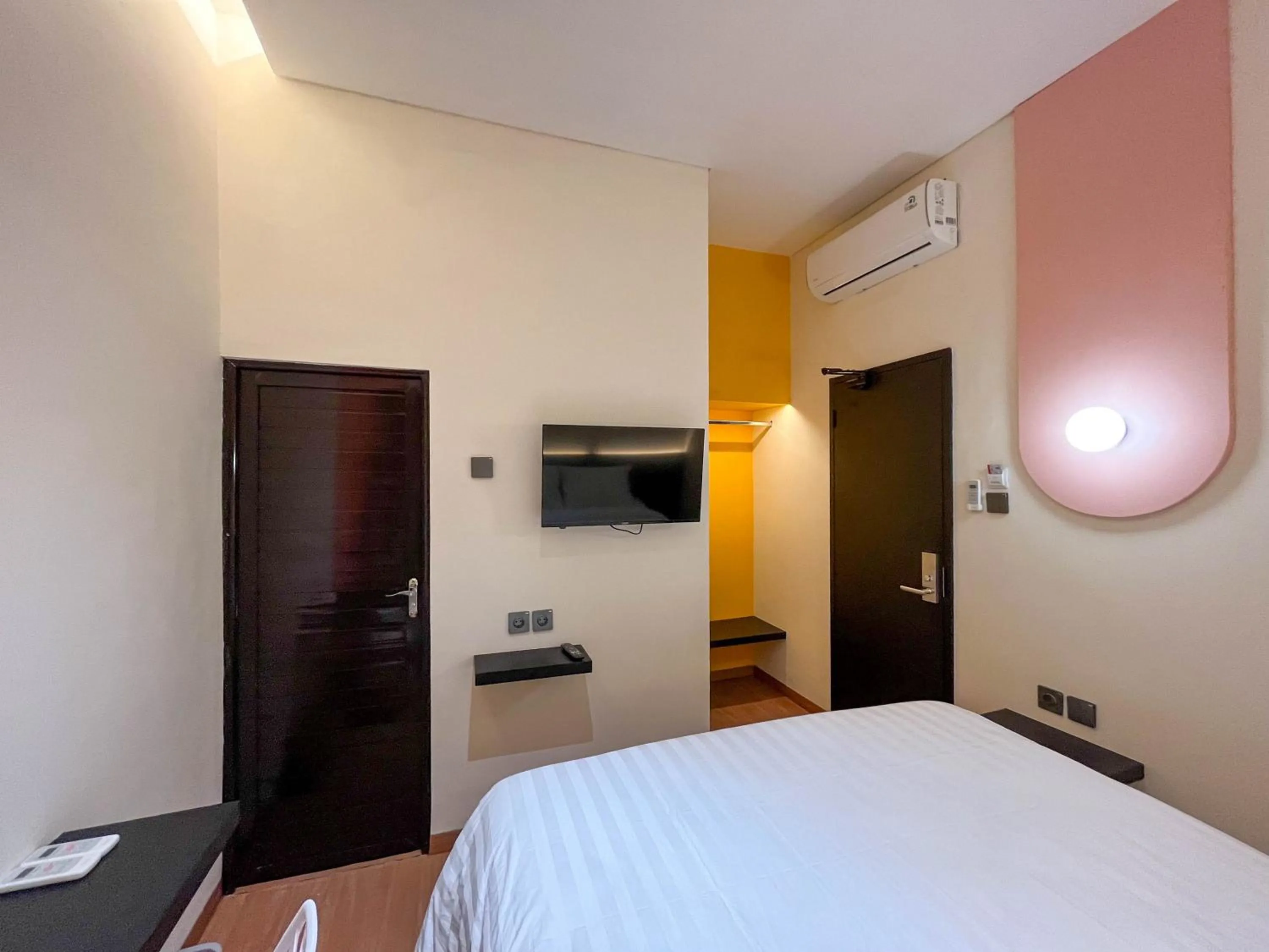 Bed in SANS Hotel Premiere Majapahit Semarang