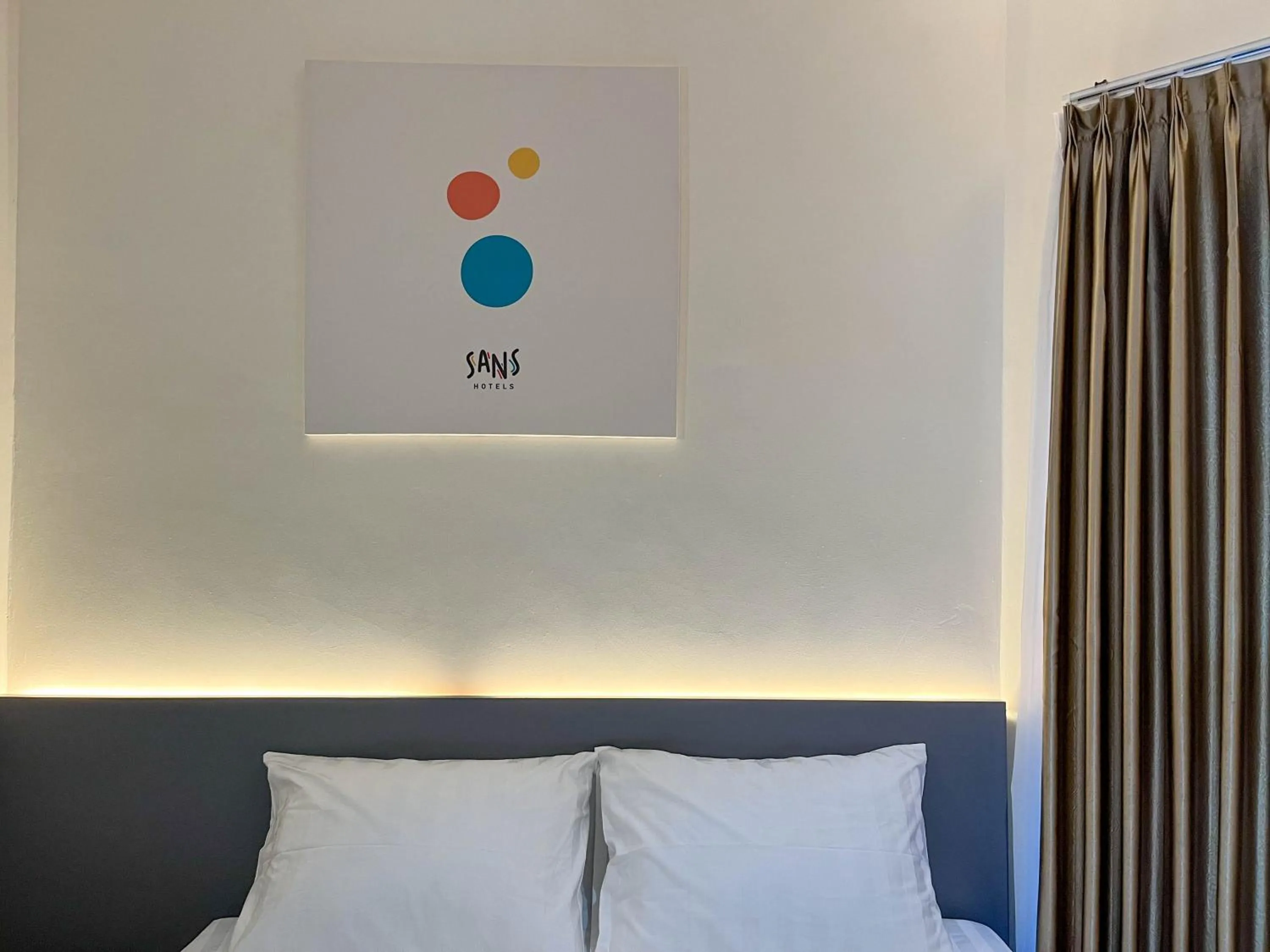 Bed in SANS Hotel Premiere Majapahit Semarang