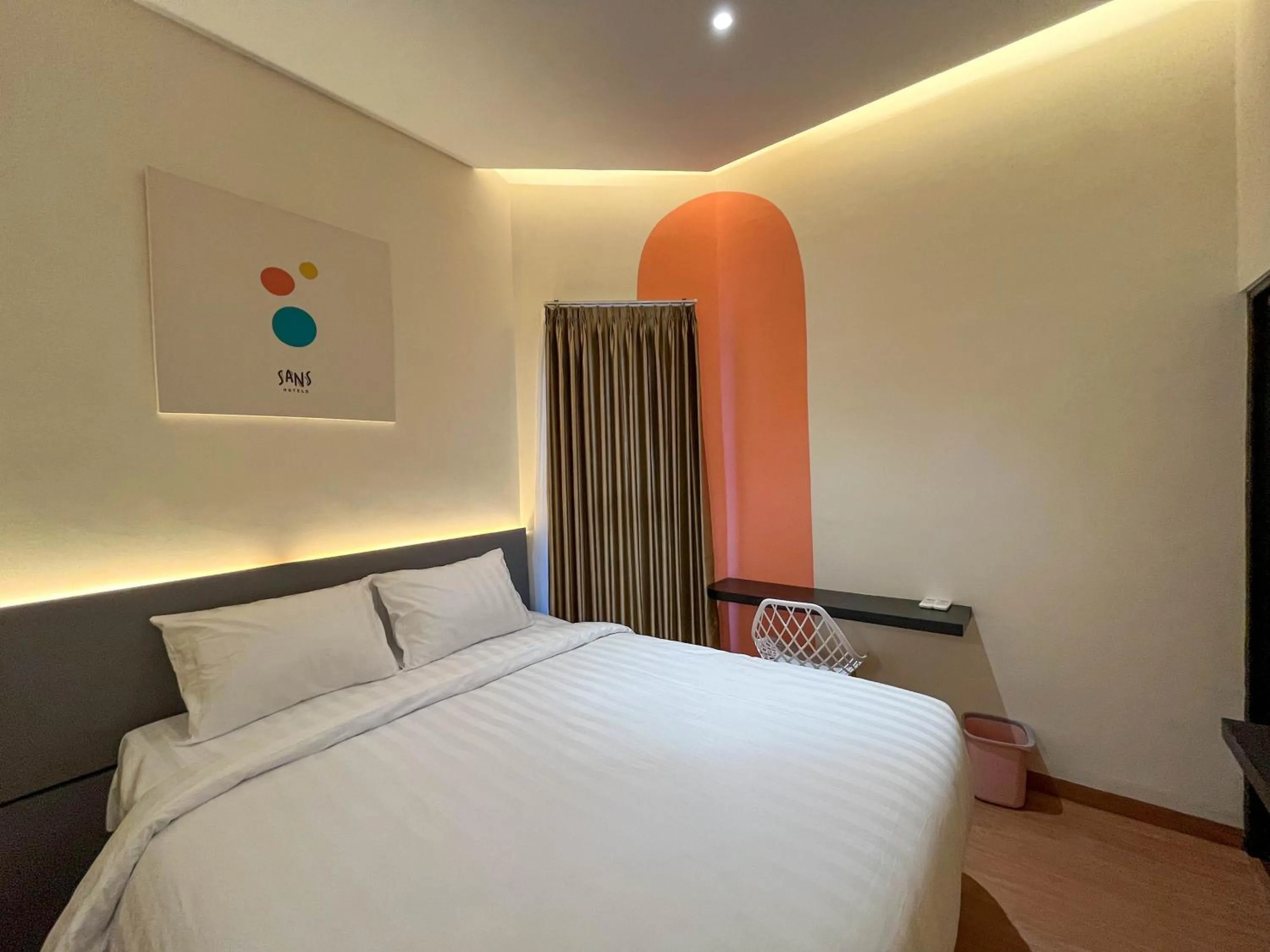 Bed in SANS Hotel Premiere Majapahit Semarang