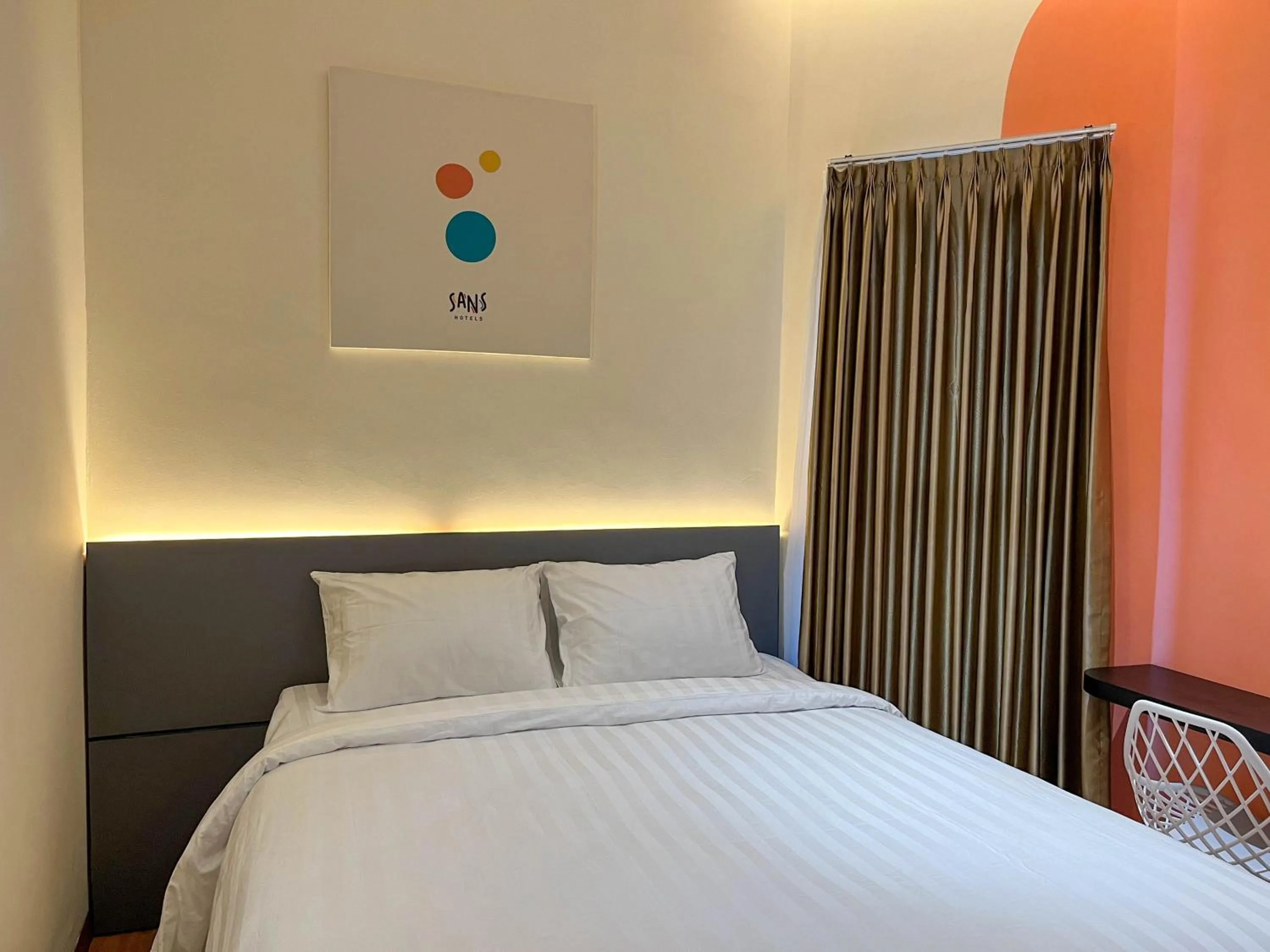 Bed in SANS Hotel Premiere Majapahit Semarang