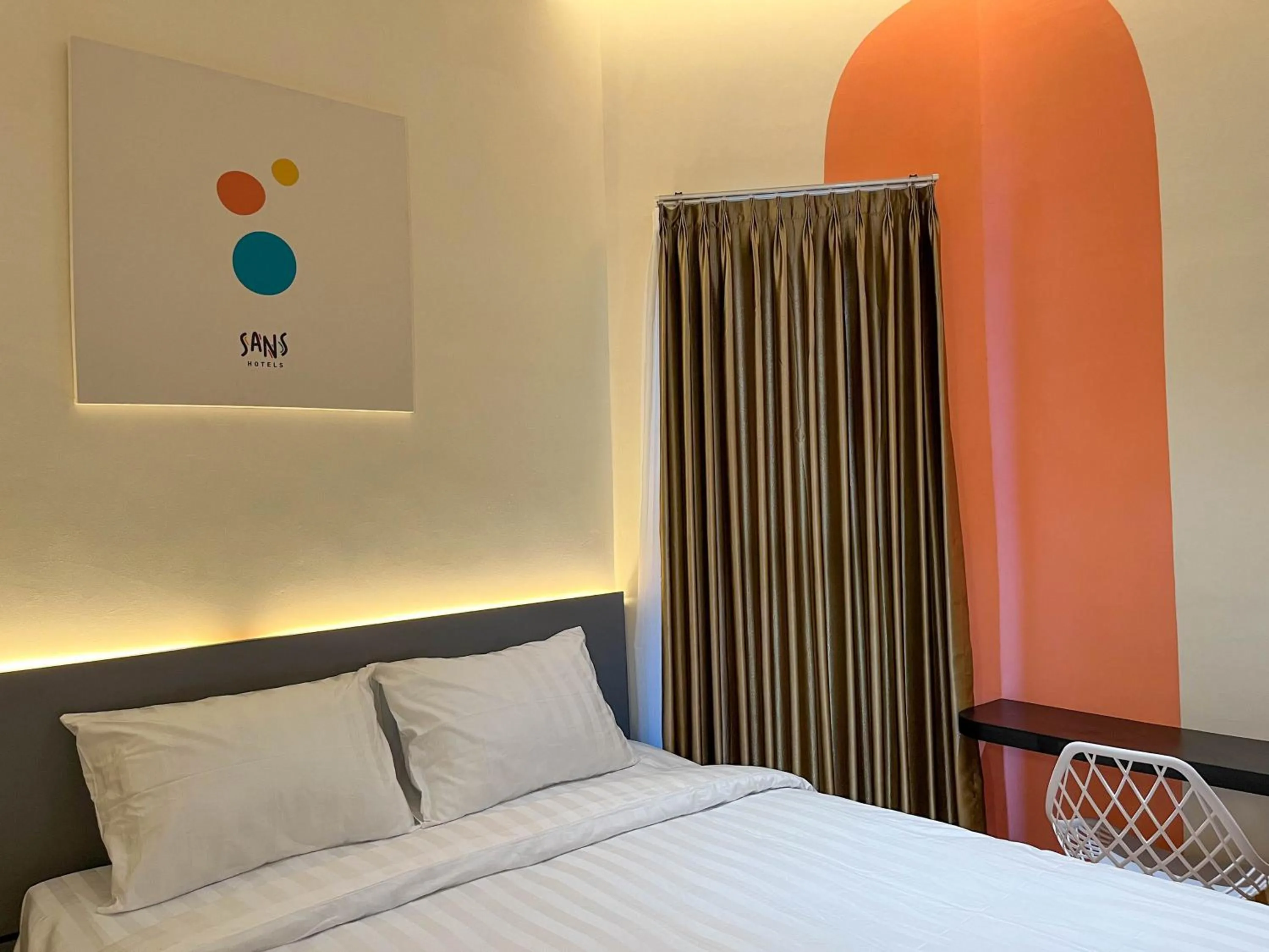 Bed in SANS Hotel Premiere Majapahit Semarang
