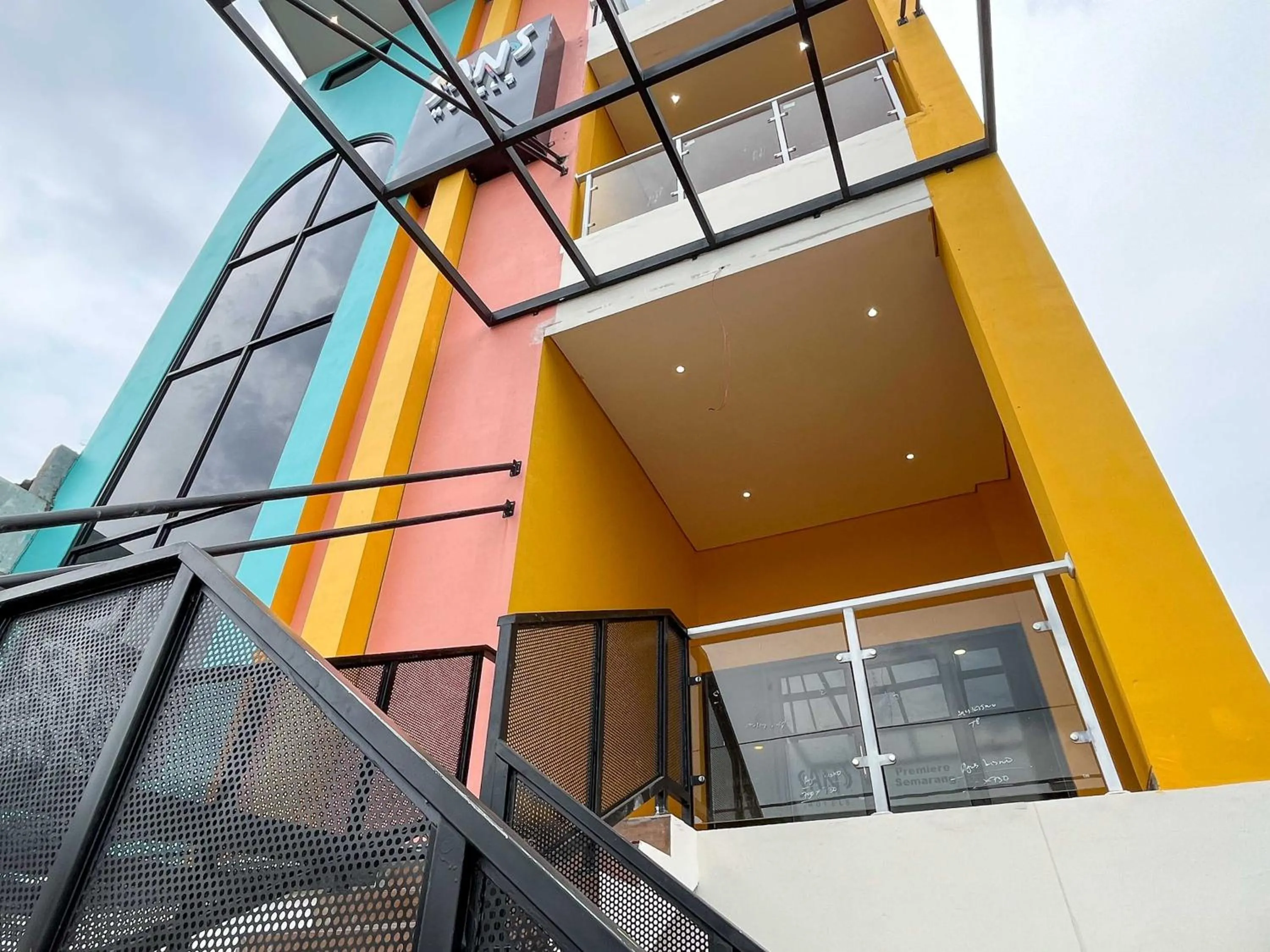 Property building in SANS Hotel Premiere Majapahit Semarang