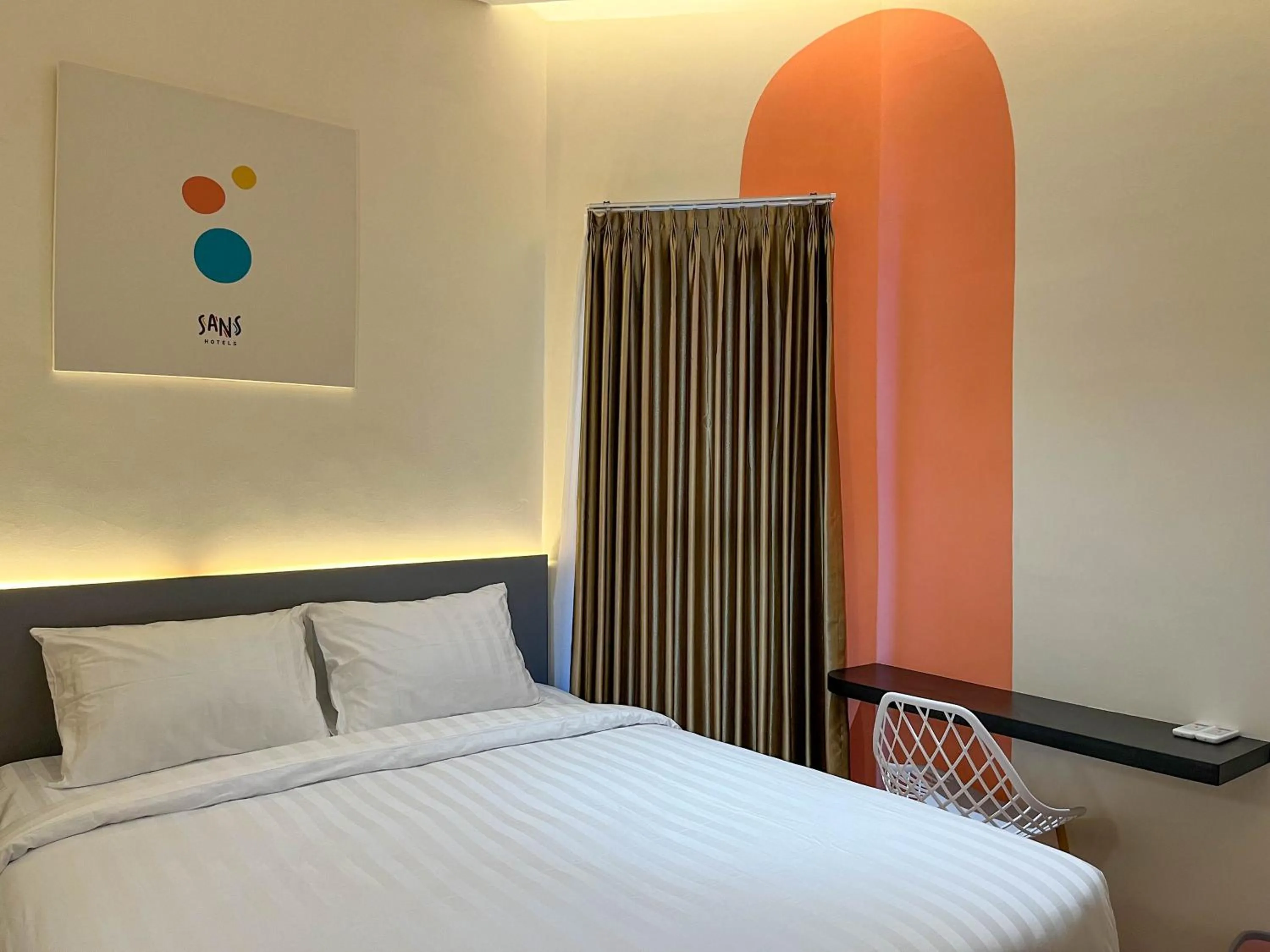 Bed in SANS Hotel Premiere Majapahit Semarang