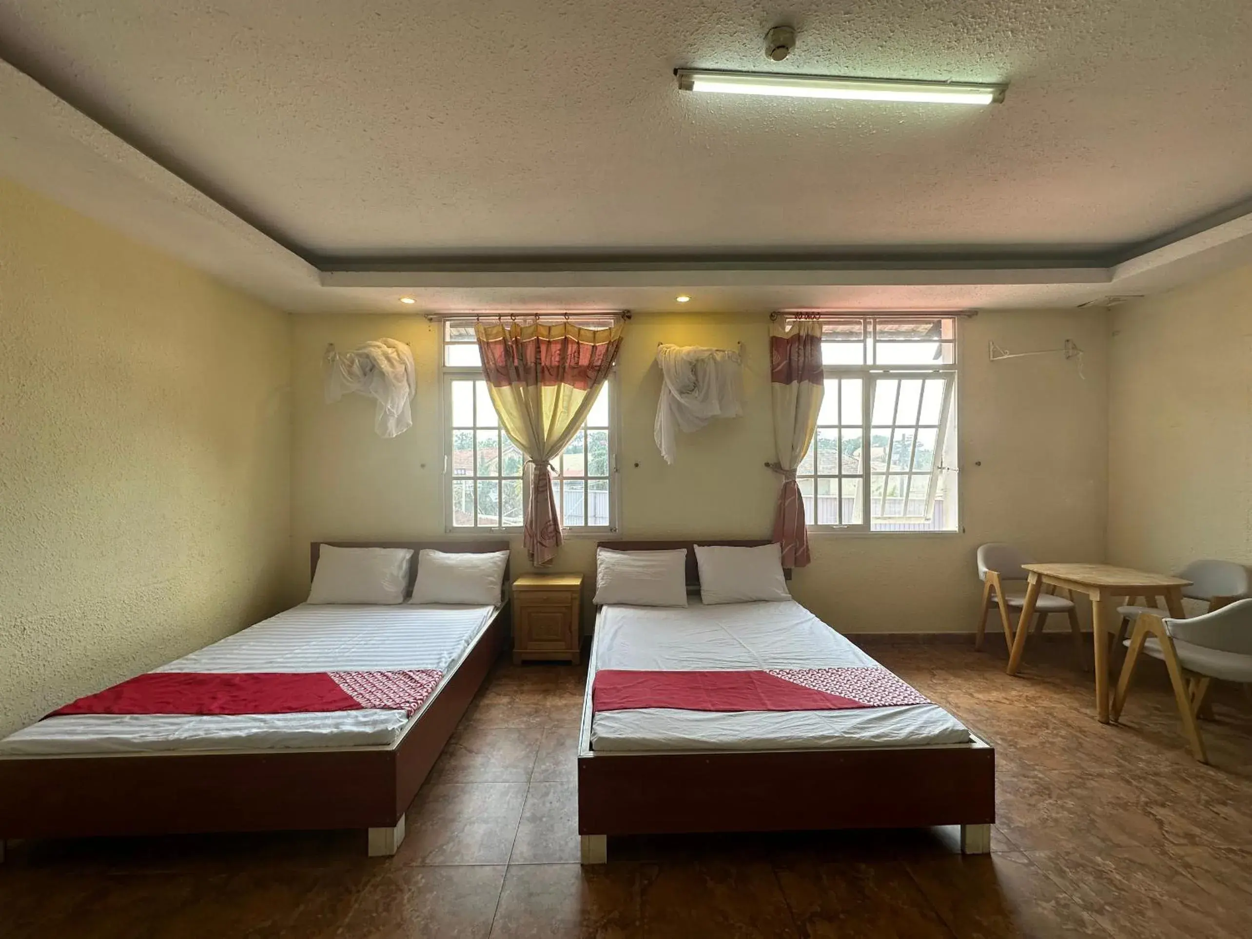 Deluxe Family Room in OYO 1232 Pòn Pon Hostel Deluxe Family Room in OYO 1232 Pòn Pon Hostel