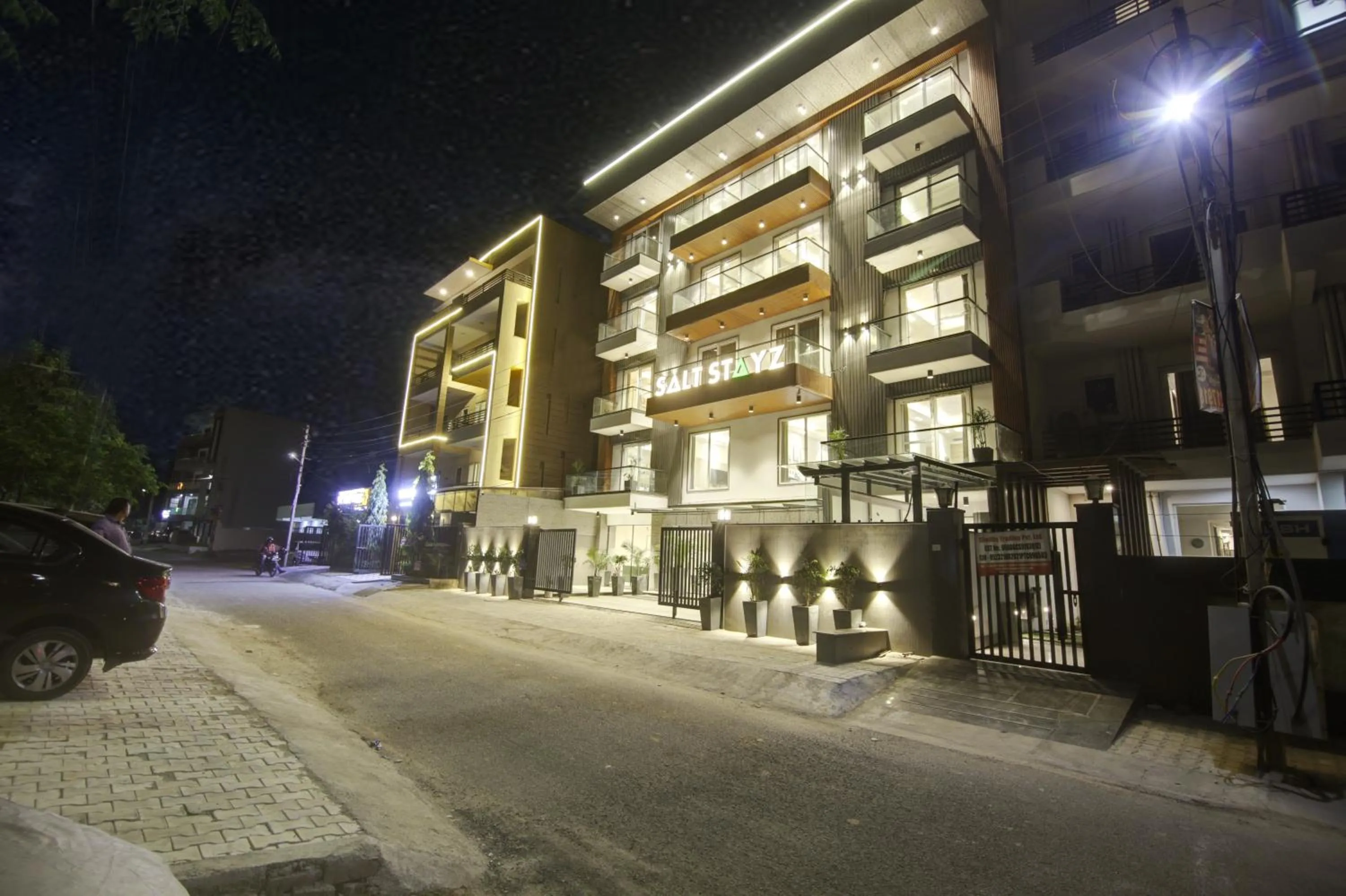 Property building in Saltstayz Premier - Near Golf Course Road & Sector 57