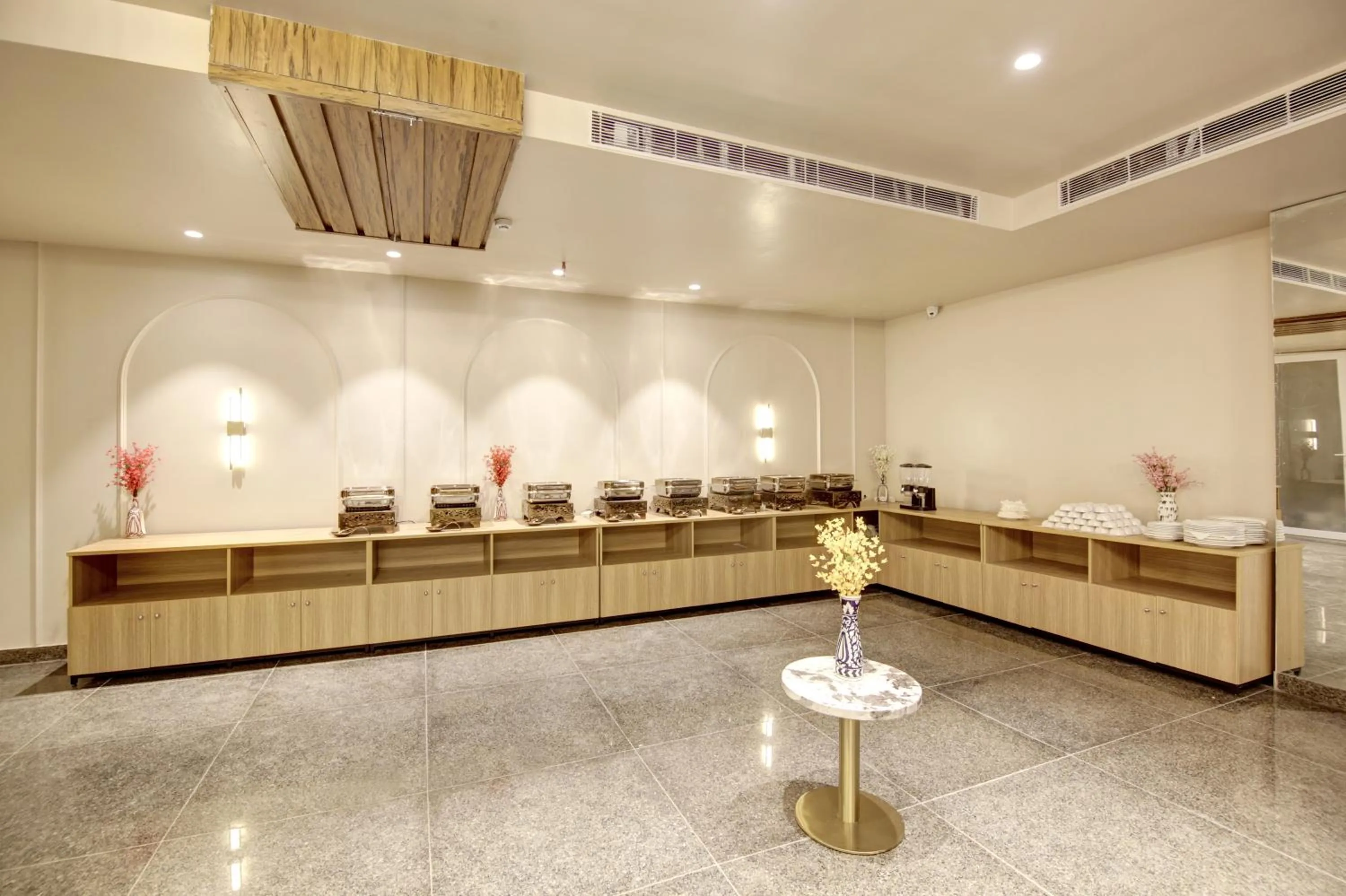 Buffet breakfast in Saltstayz Premier - Near Golf Course Road & Sector 57