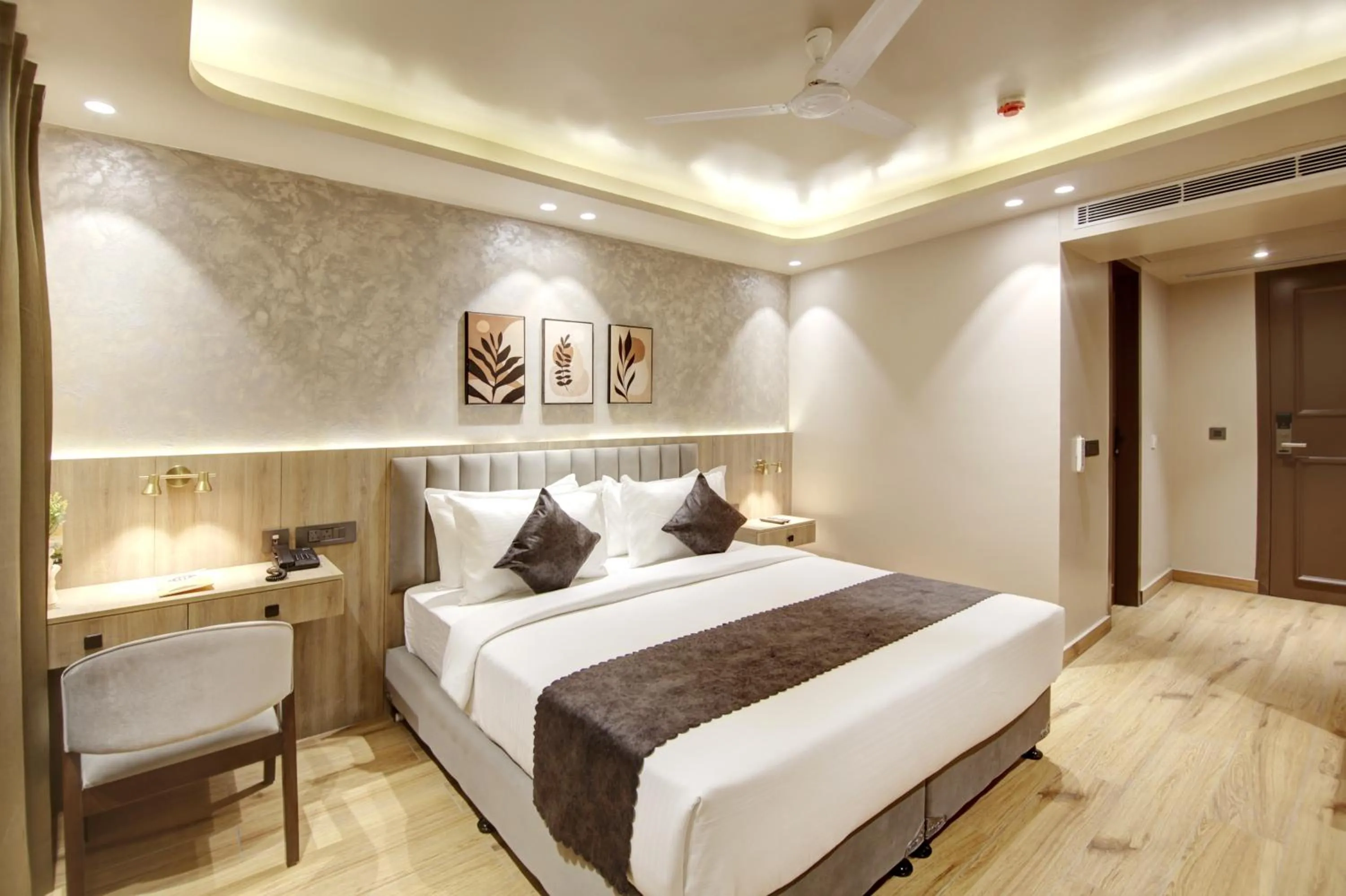 Bed in Saltstayz Premier - Near Golf Course Road & Sector 57